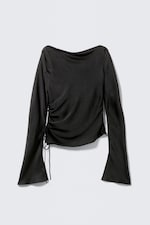 Svart - Rynkad trumpetärmad topp med båtringning - 3