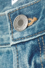 Coastal Blue - Hellblau - Schräg geschnittene Low-Waist-Jeansshorts - 5