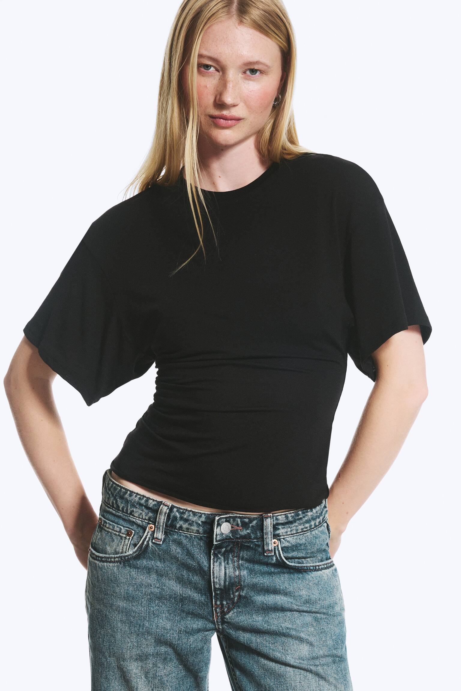 DRAPED FITTED T-SHIRT - Sort/Hvid/Støvet Blomme/Gråmeleret/Sort/Støvet kakigrøn - 1