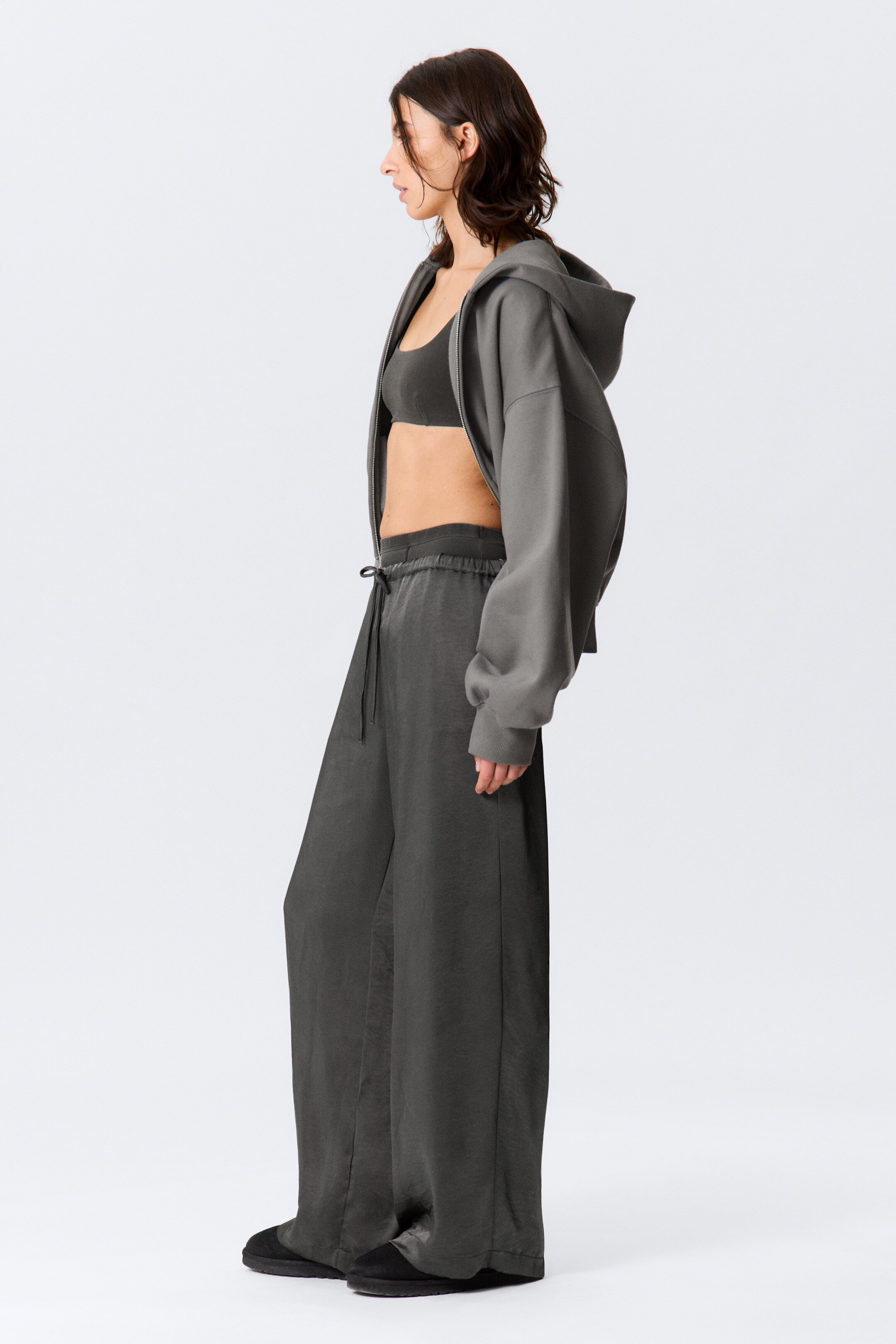 Nagyobb kép megtekintése: Washed Satin Pyjama Trousers - Mosott sötétszürke - NŐI | H&M HU 4