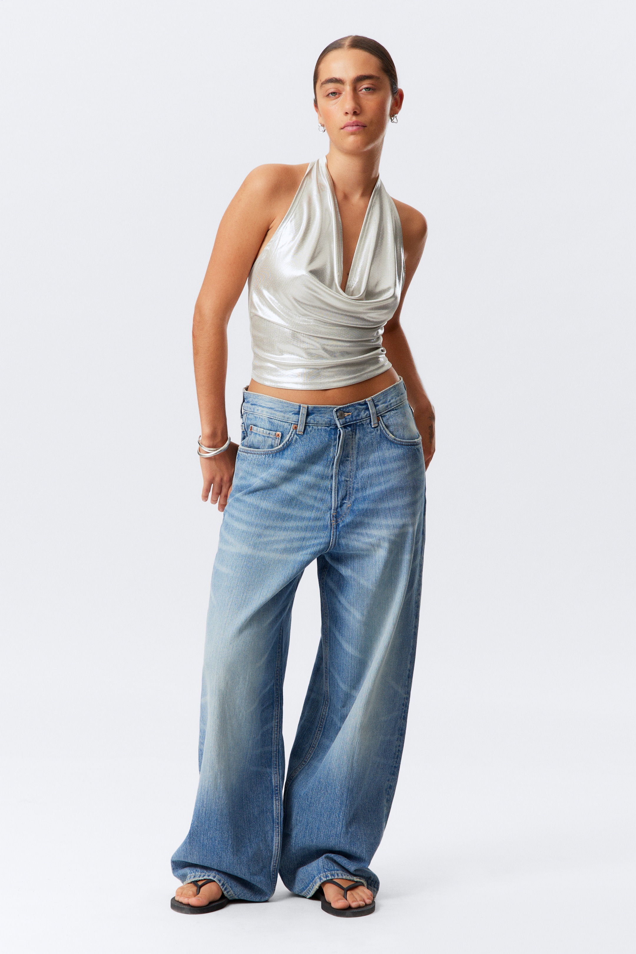 Grösseres Bild ansehen: Neckholder-Top mit Wasserfall-Ausschnitt - Glänzendes Beige - DAMEN | H&M CH 3