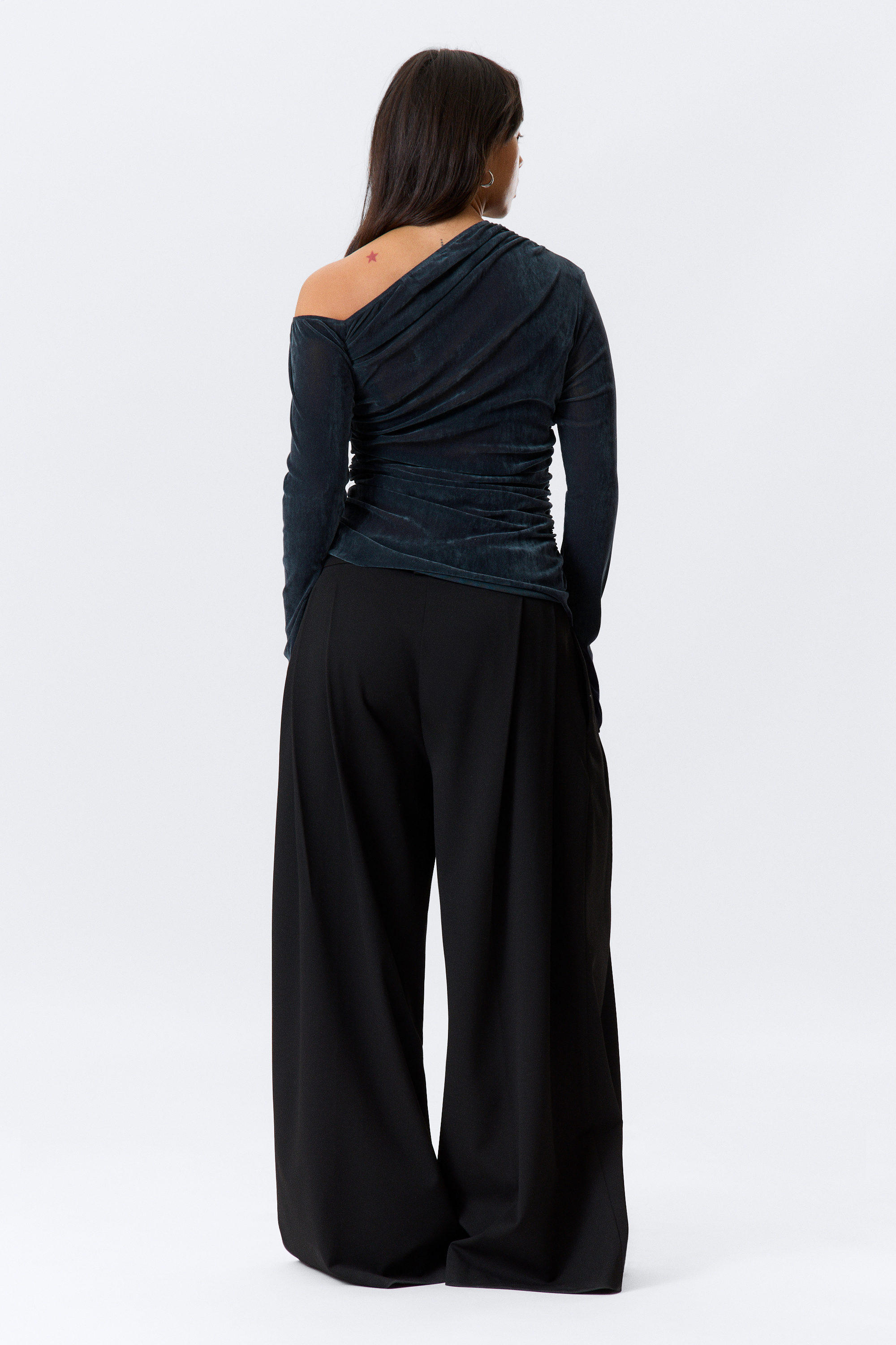 Dark Blue - Asymmetrisches, drapiertes Mesh-Top aus Samt - 4