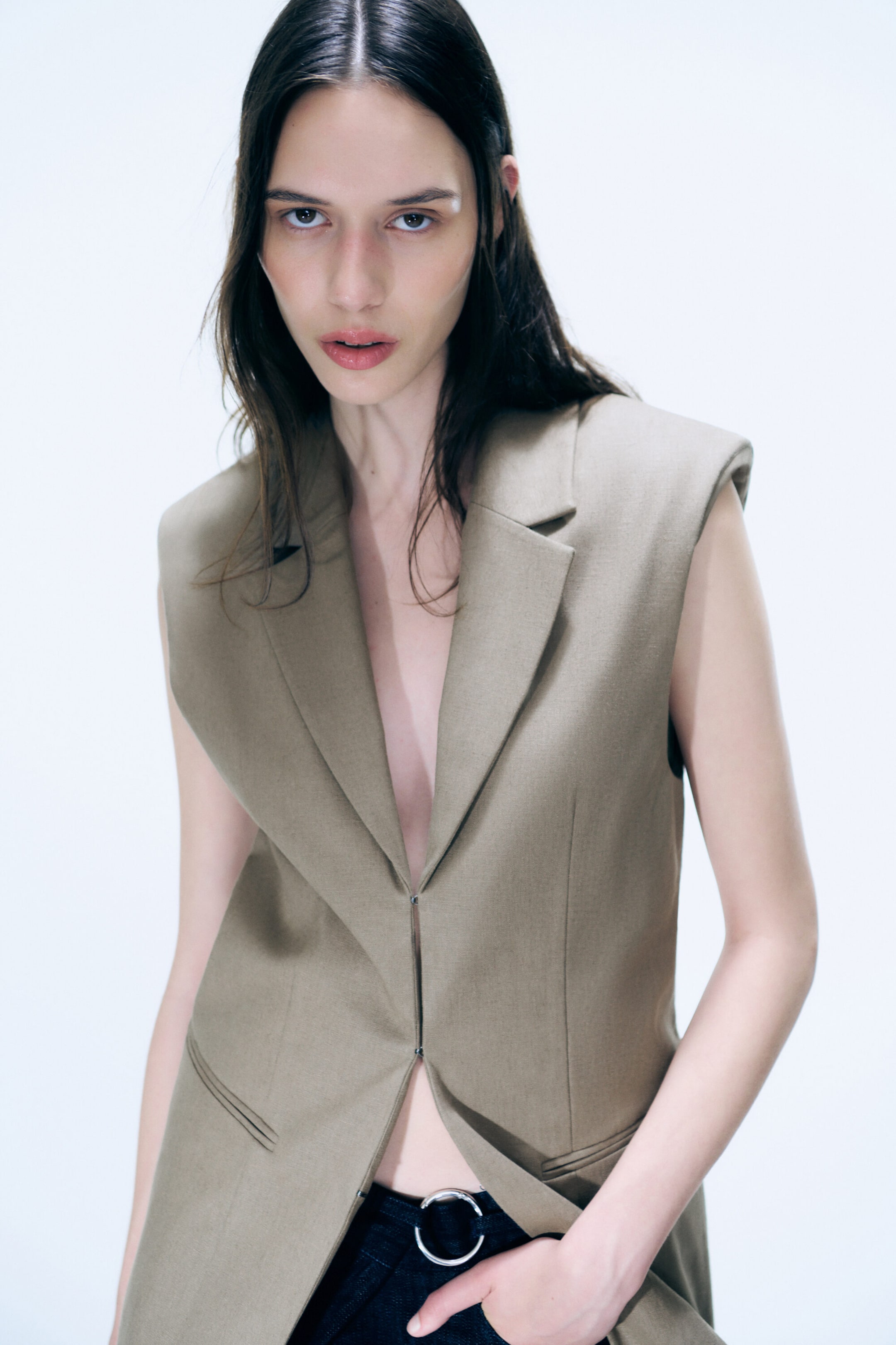 Dark Beige - Relaxed Linen blend vest - 2