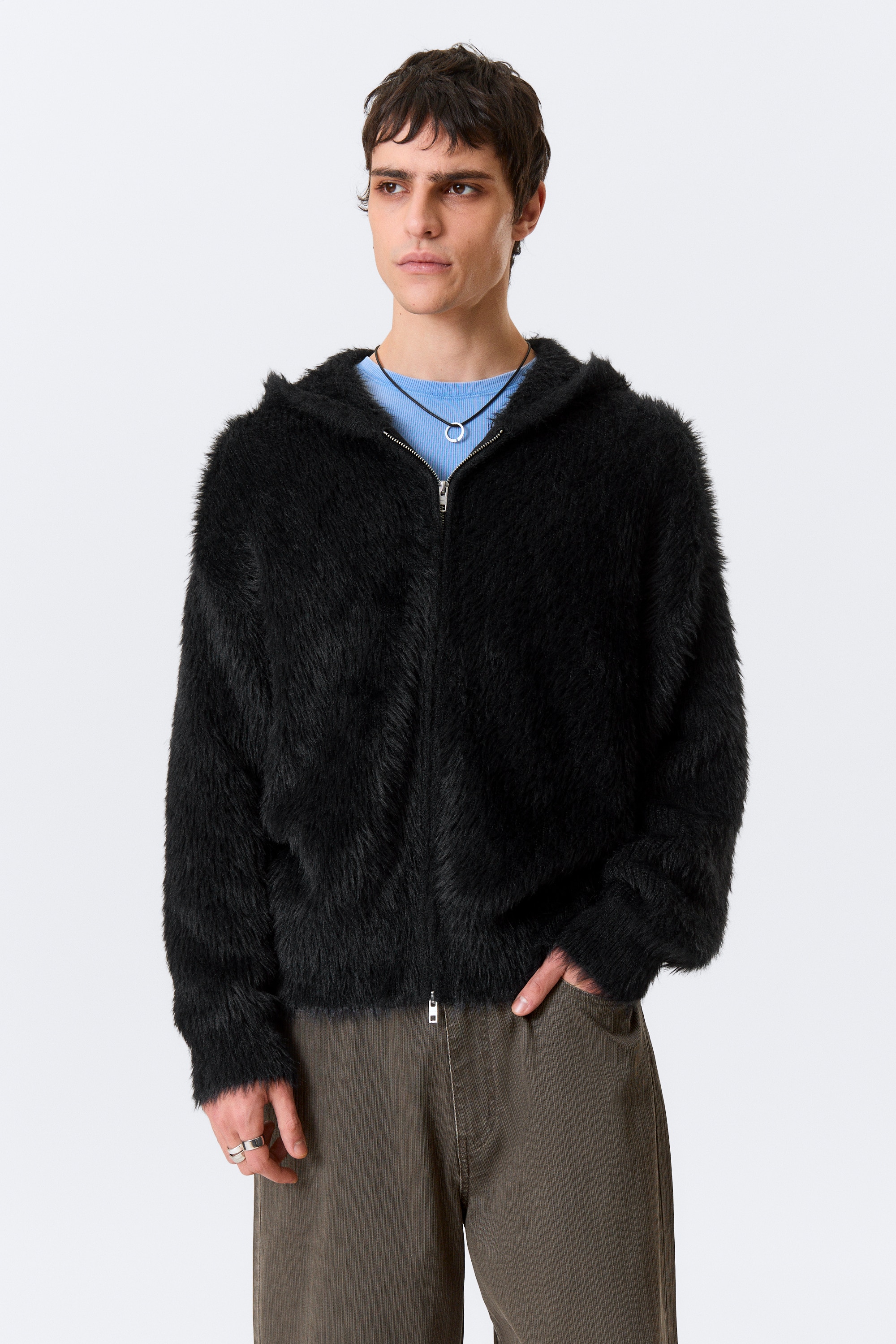 Flauschiger Zip-Hoodie aus Strick im Boxy-Fit - Schwarz