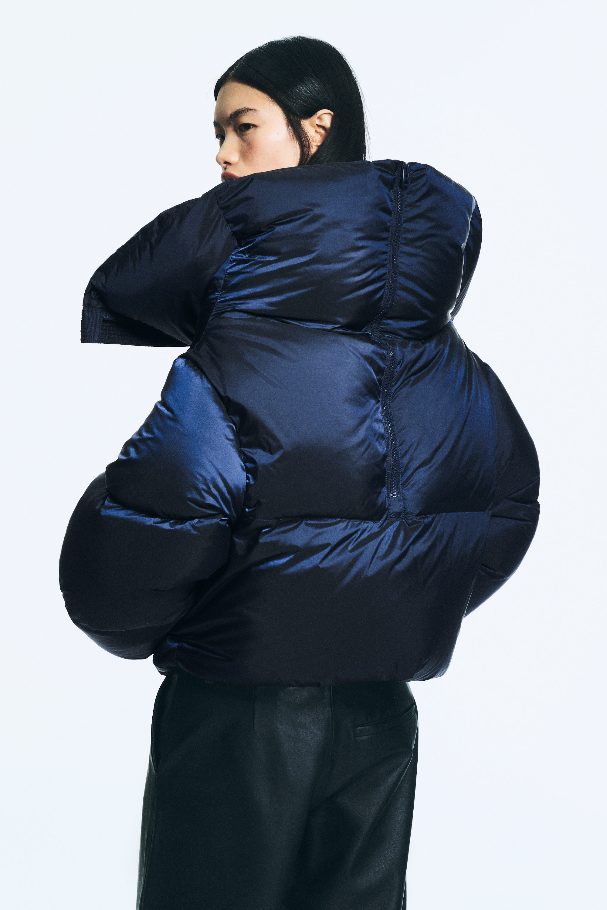 Dunkles Marineblau - Kurze Daunenjacke mit hohem Kragen - 6