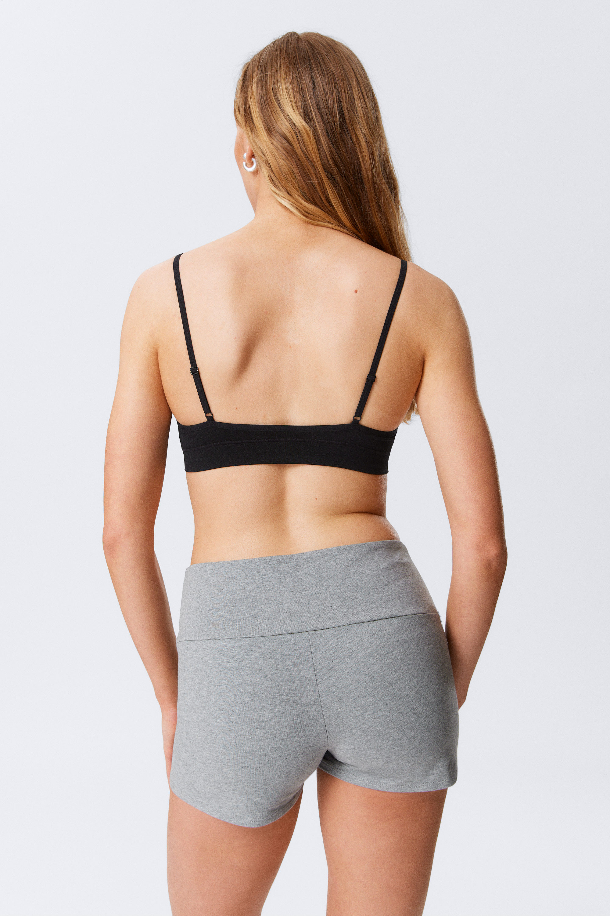 Black - Soft Seamless Scooped Bra - 3
