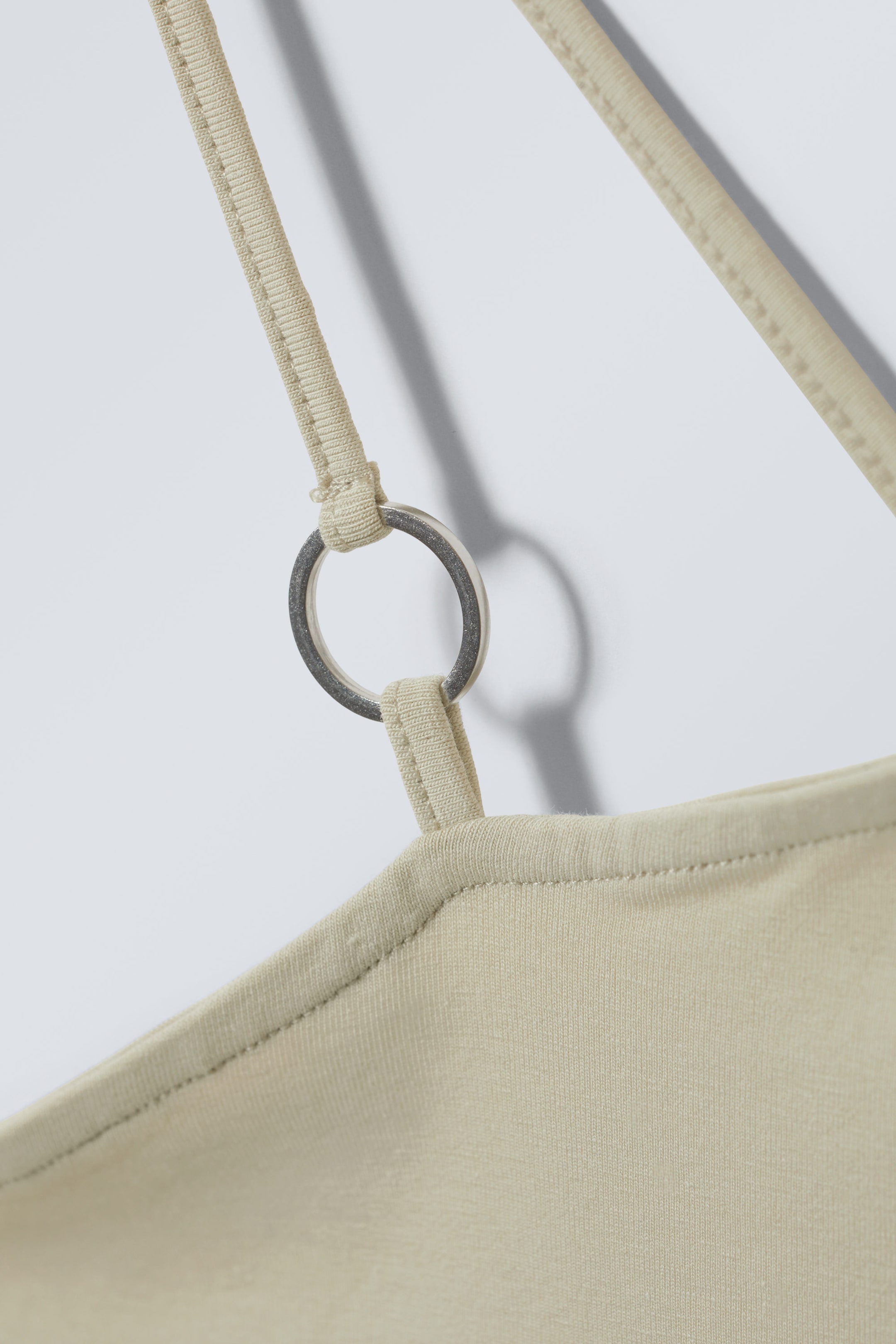 Beige - Asymmetrisches Oberteil mit Ringdetail - 2