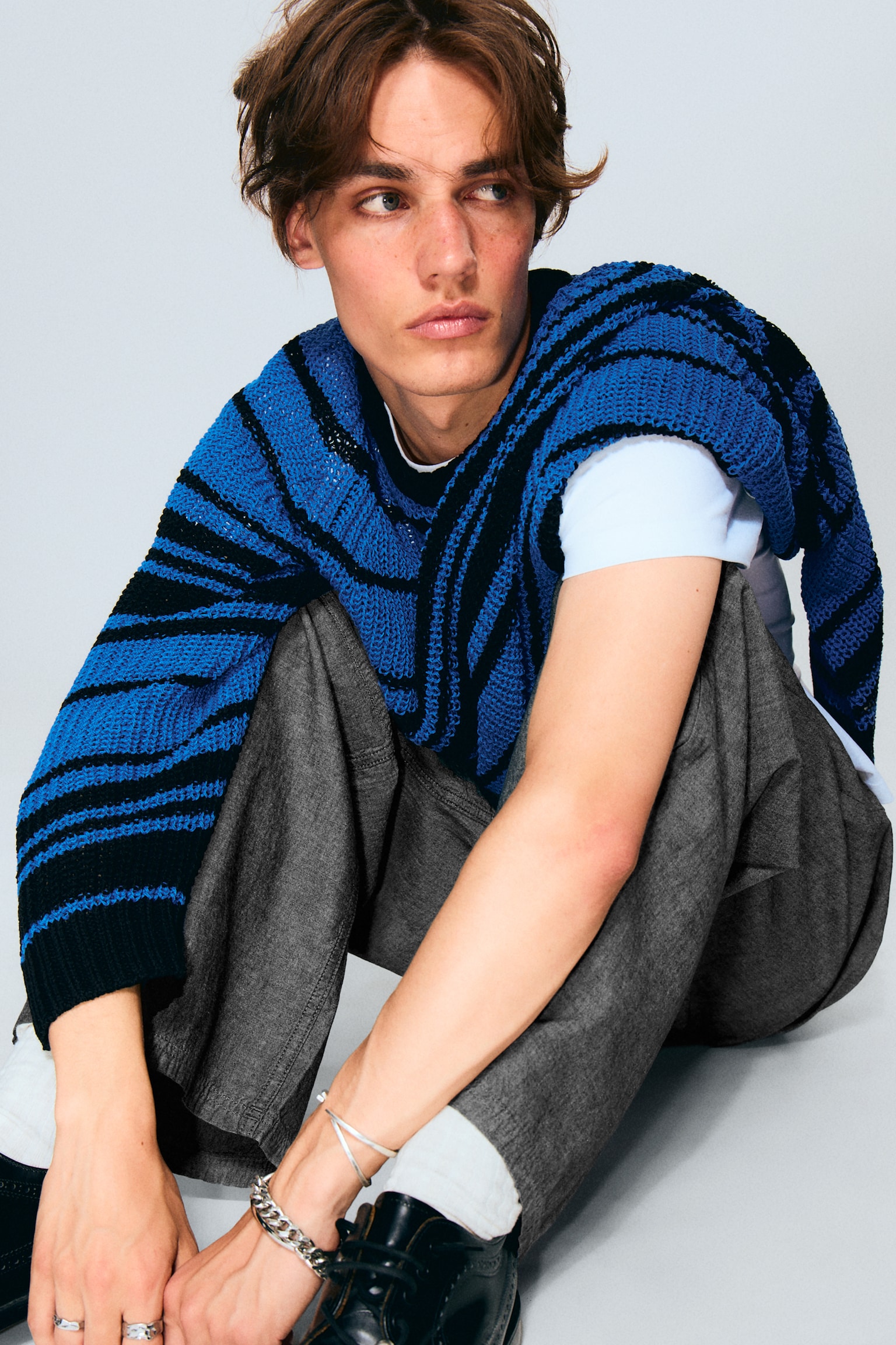 Pruhovaný pletený sveter s raglánovými rukávmi - Striped Blue/Striped Beige