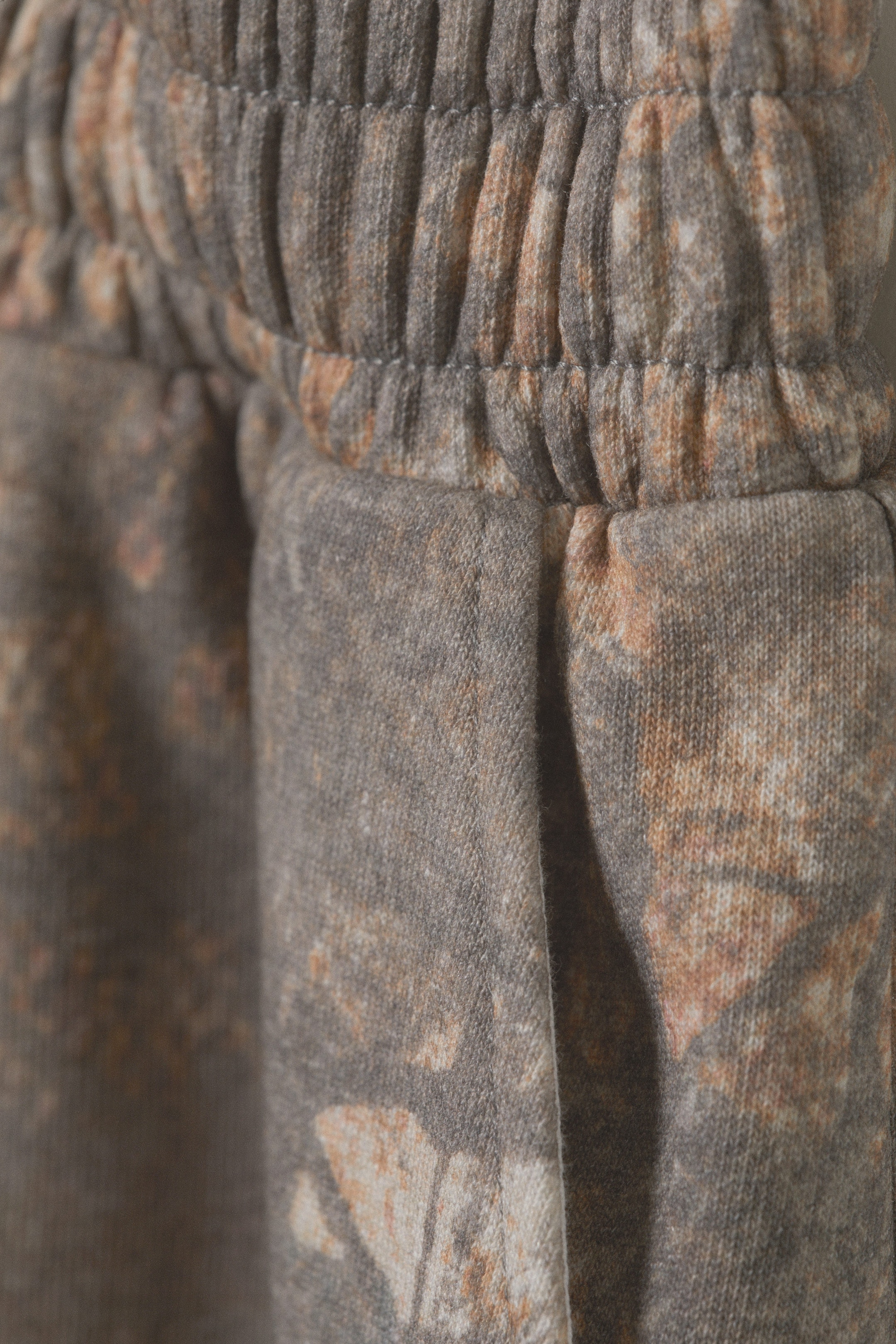 Kahki - Rustic Terrain - Printed Oversized Knee-Length Terry Shorts - 2