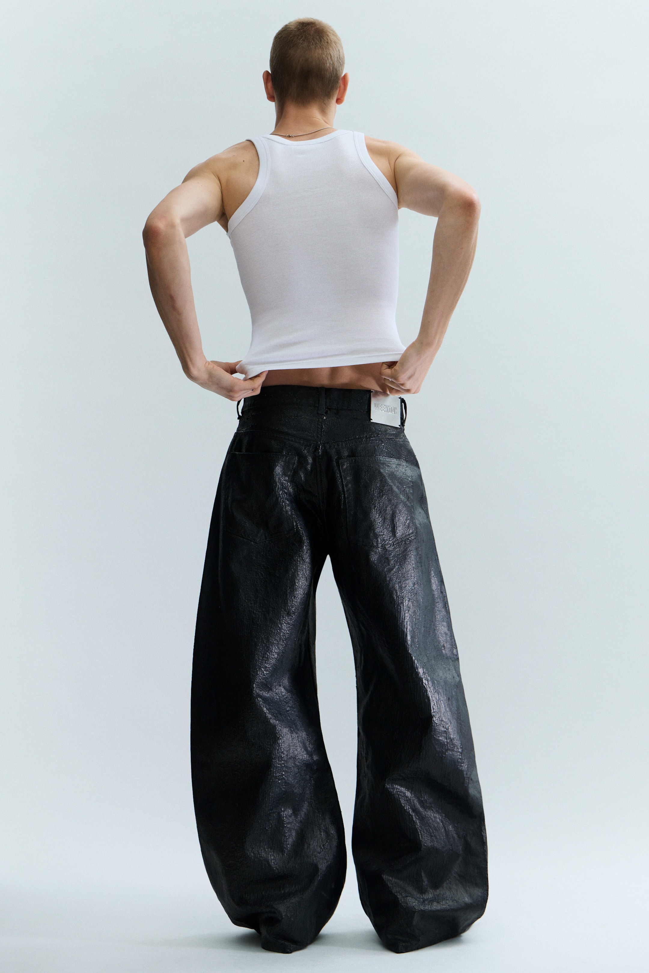 Black - Cracked Loose Fit Barrel Leg Jeans - 3