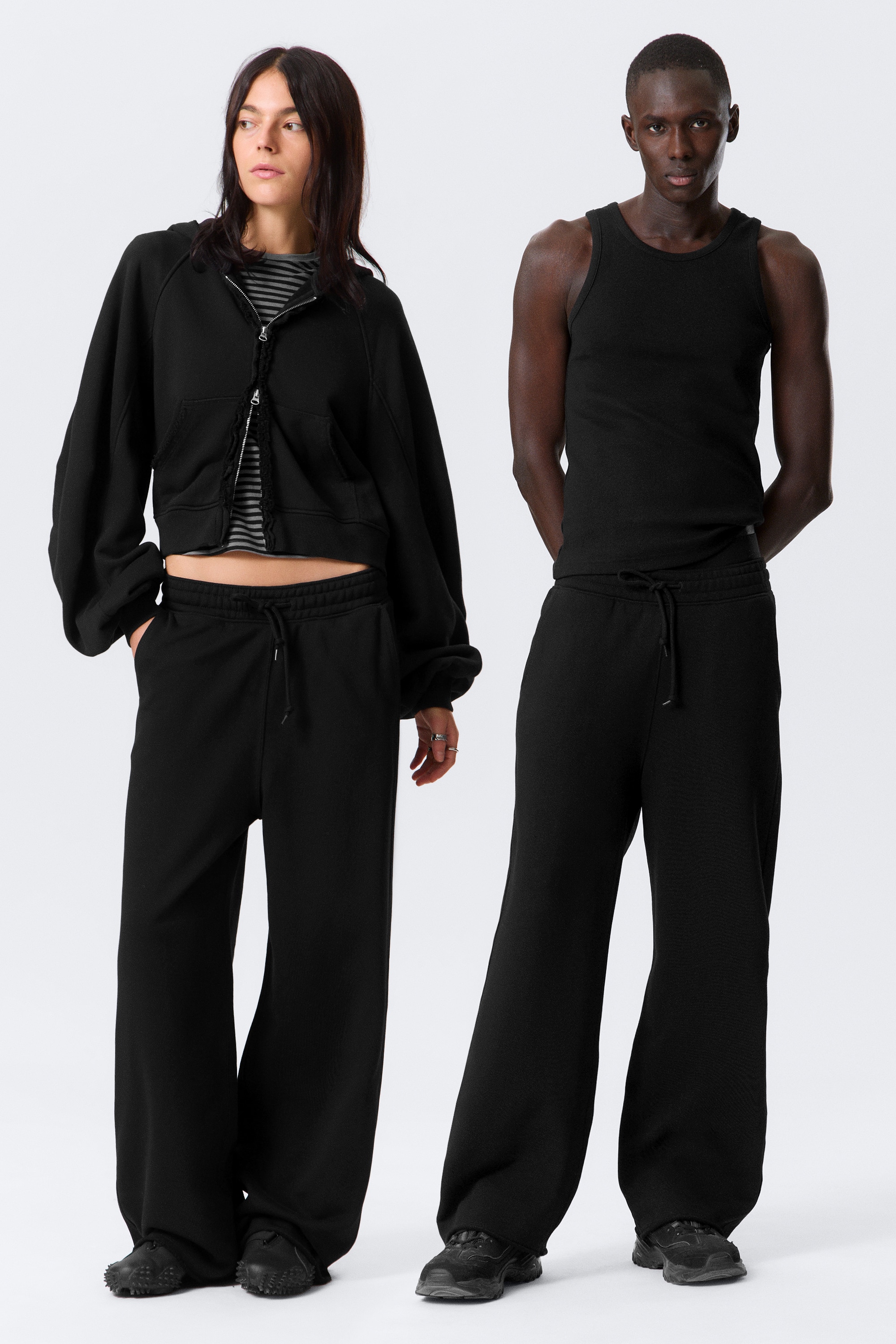 Väljät collegehousut Astro - Musta/Himmeä vaaleanharmaa