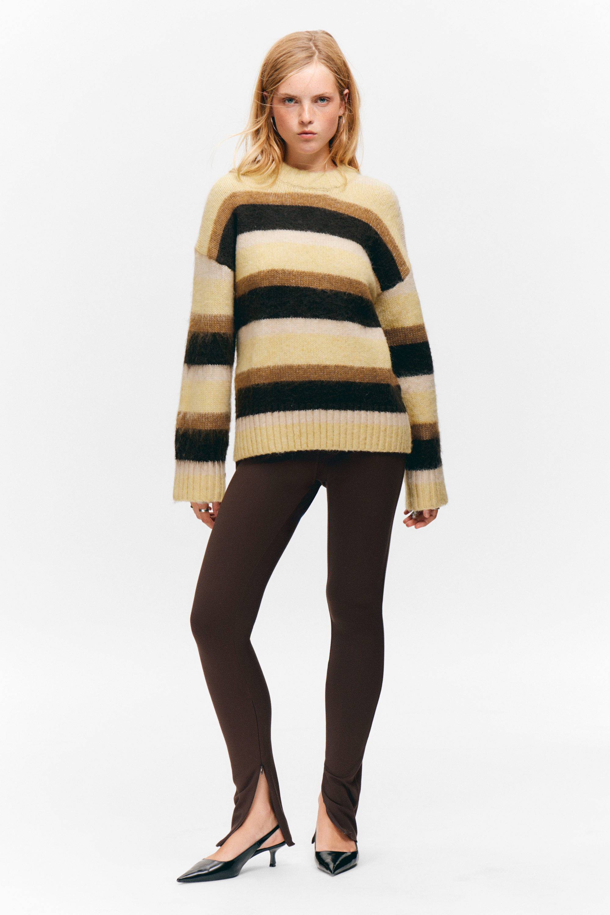 Staubgelb & Braun gestreift - Flauschiger Strickpullover mit lockerer Passform - 2