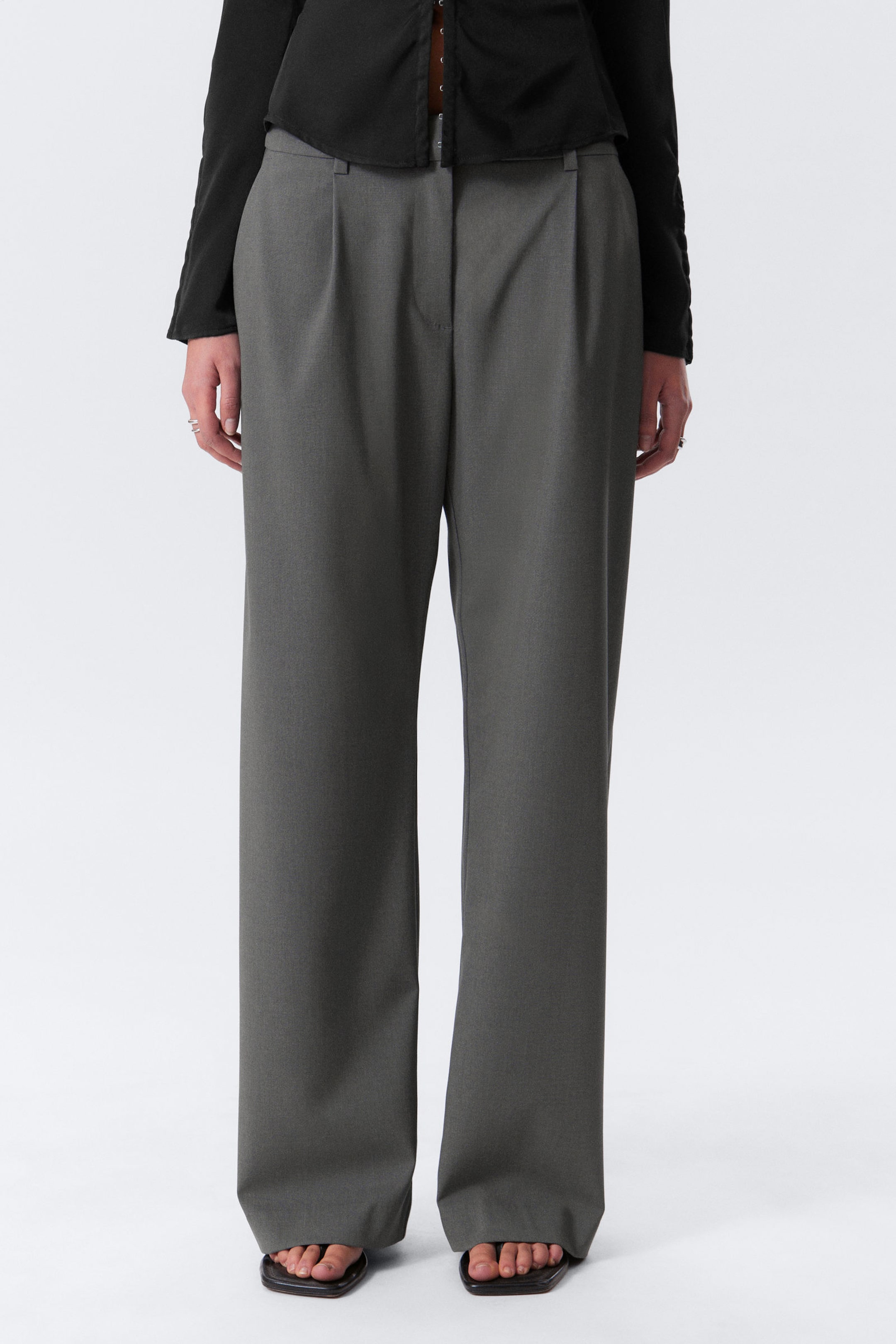 #6E6E6E - Relaxed Mid Rise Pleated Suiting Trousers - 2