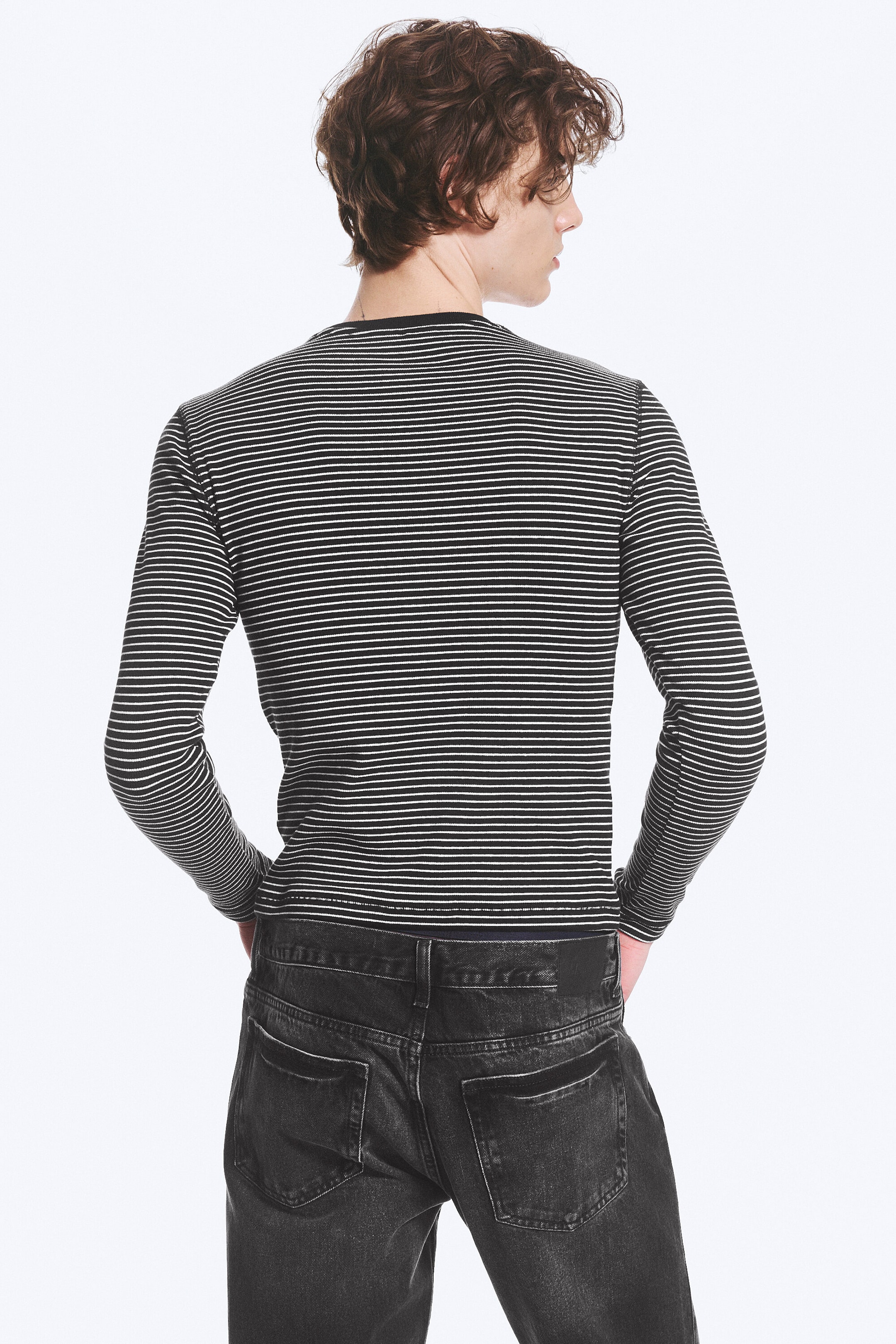Svart med striper - Ribbestrikket langermet T-skjorte - 3