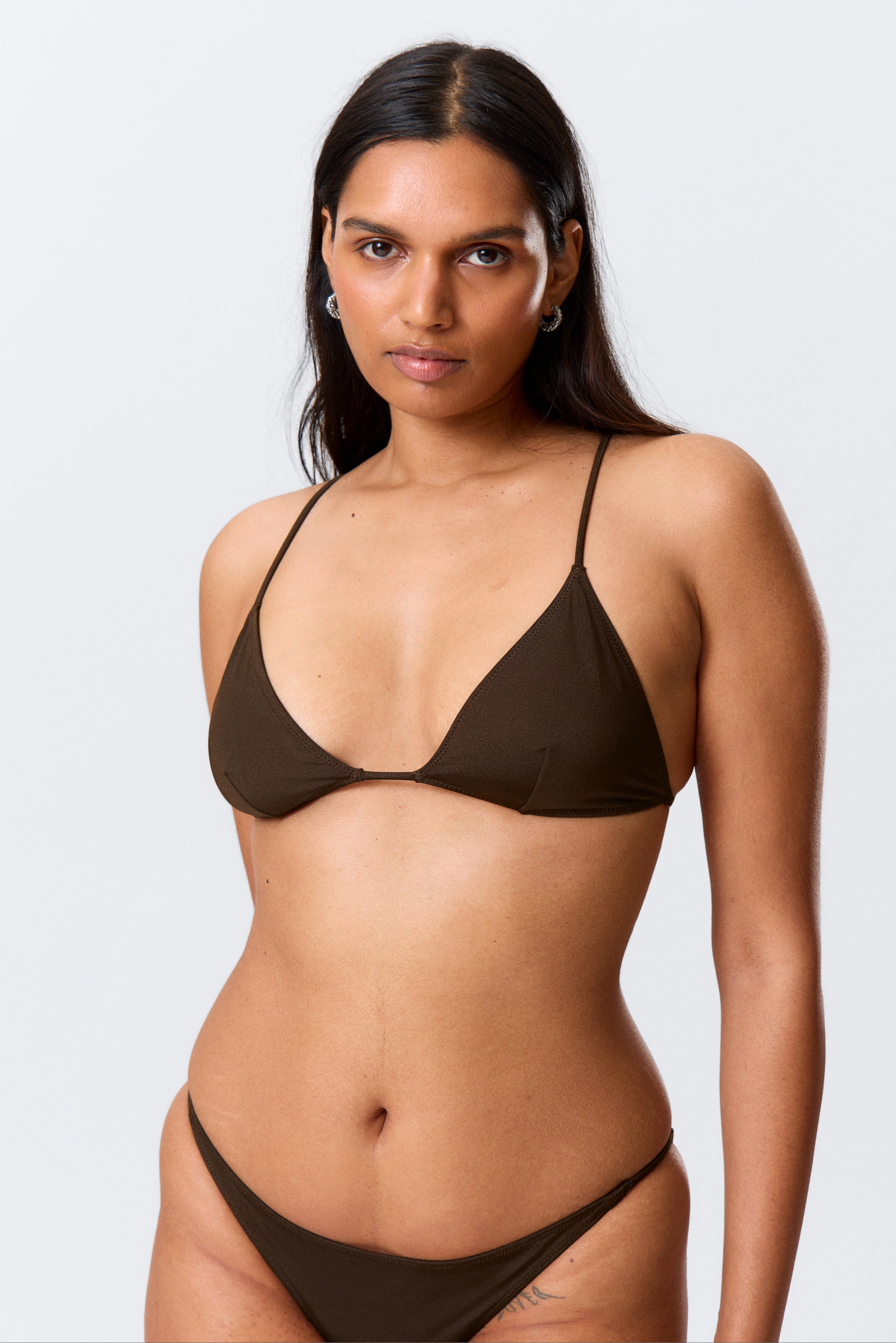 Vis større bilde: Racerback trekant-bikinitopp - Mørkebrun - DAME | H&M NO 2
