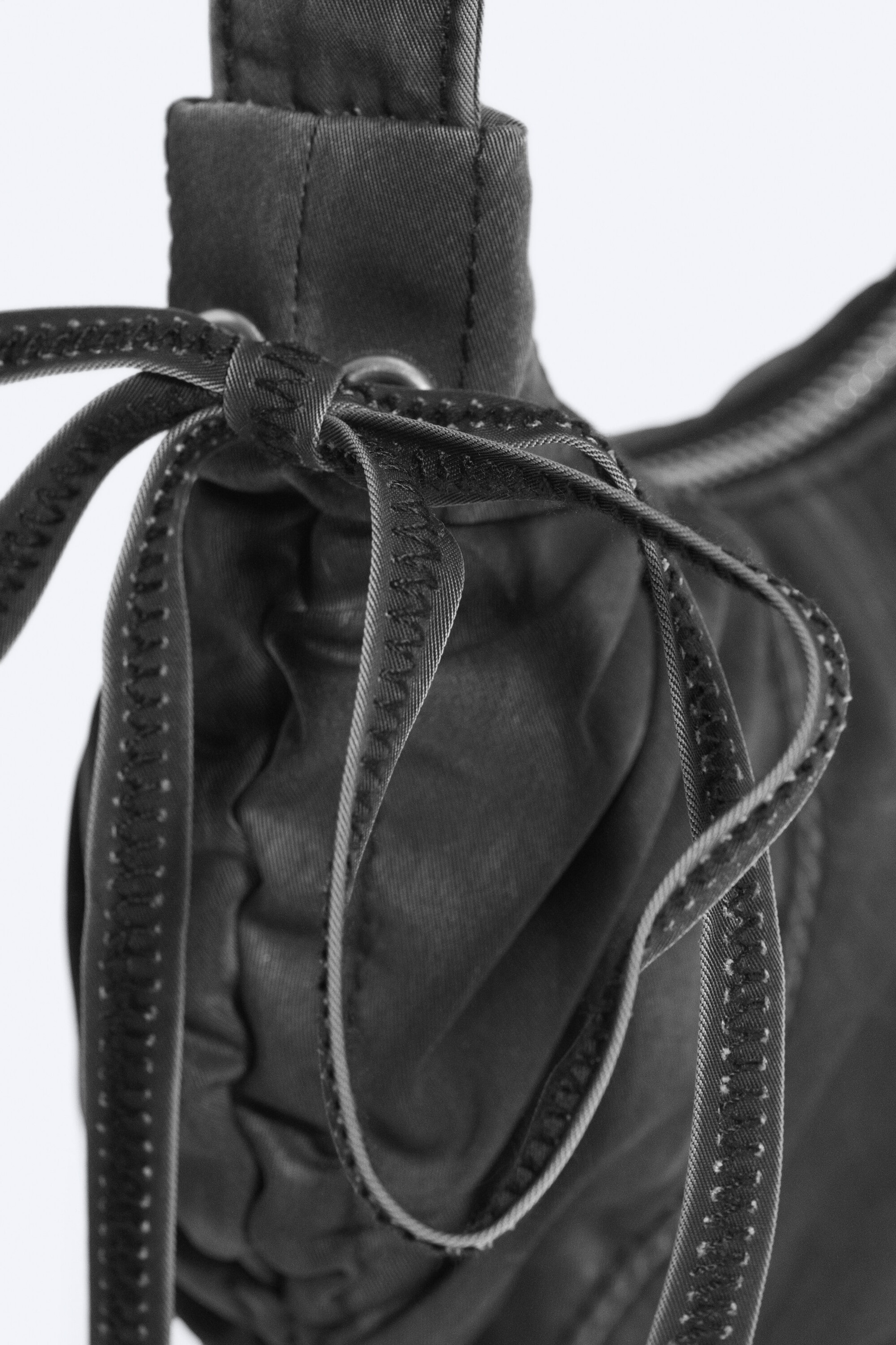Dunkelgrau - Kleine Crossbody-Bag mit geschwungener Form - 3