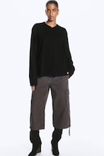 Black - Boxy V-neck Long-sleevd T-shirt - 1