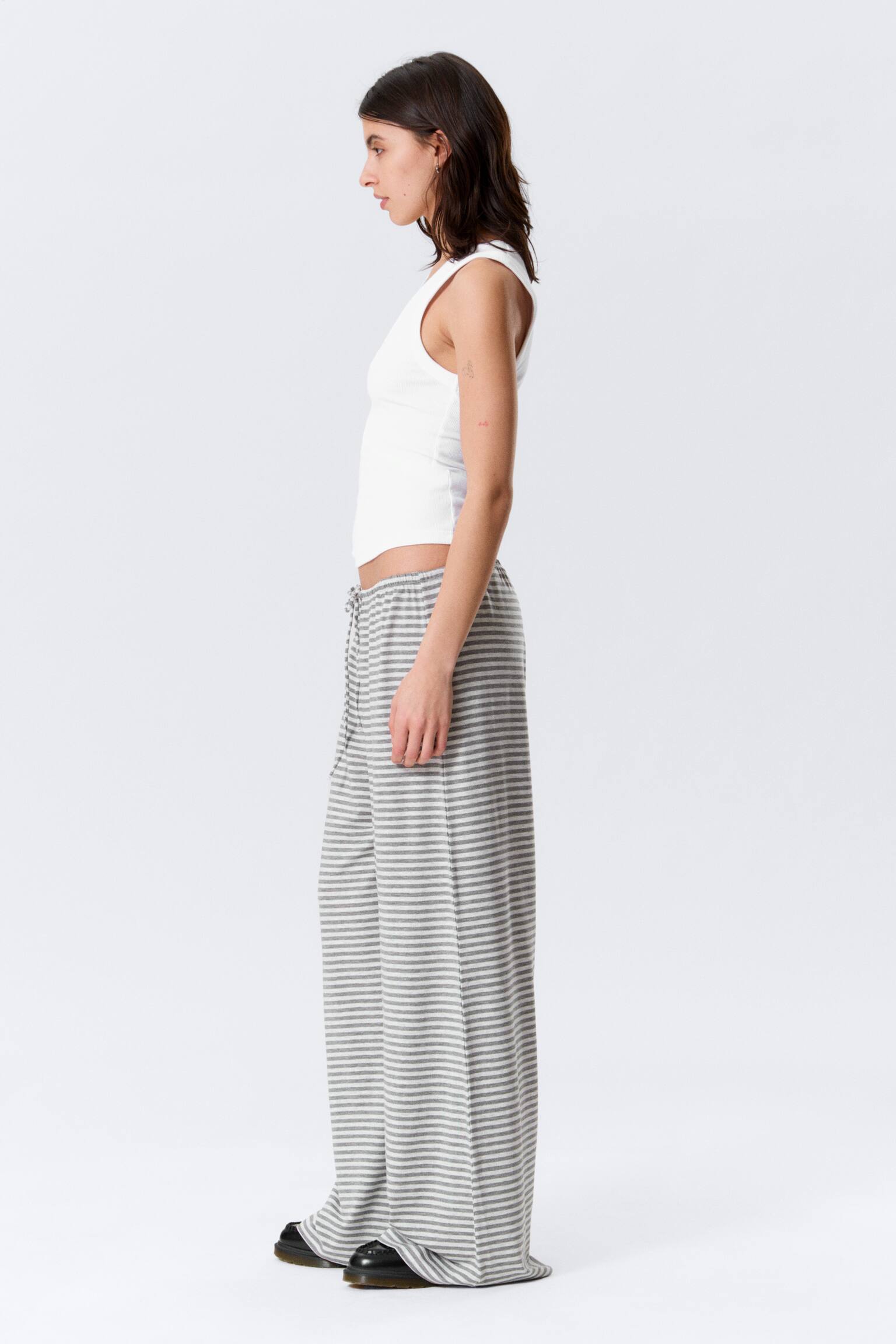 Mid Rise Loose Wide Leg Lyocell Trousers - White - Grey Stripes/Zwarte en grijze strepen - 6