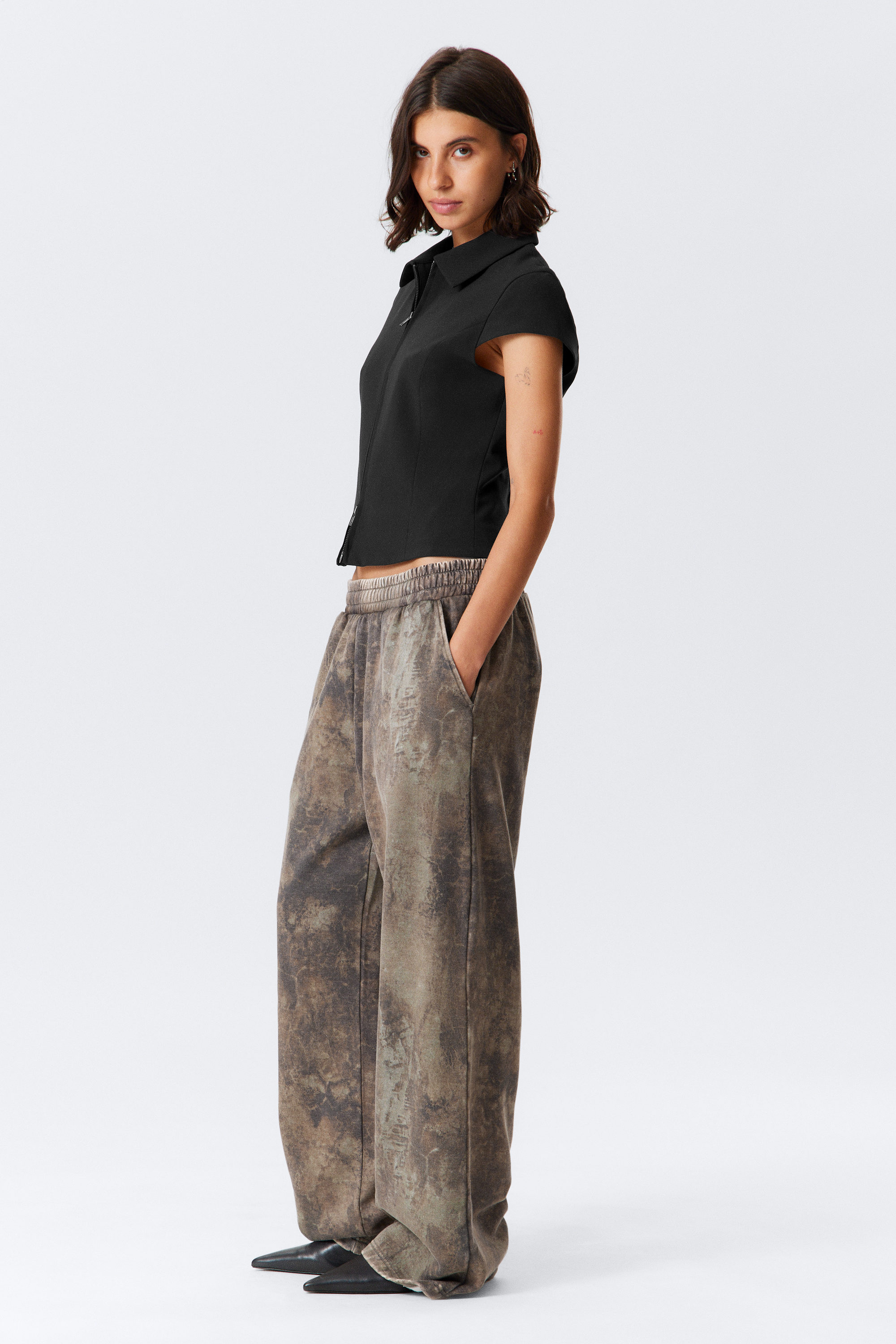 Khaki Green - Textured Forest - Loose Fit Printed Sweatpants - 2