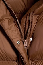 Braun - Oversized-Pufferjacke aus recycelten Daunen - 1