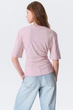 Ljusrosa - Figurnära t-shirt med insnitt - 2