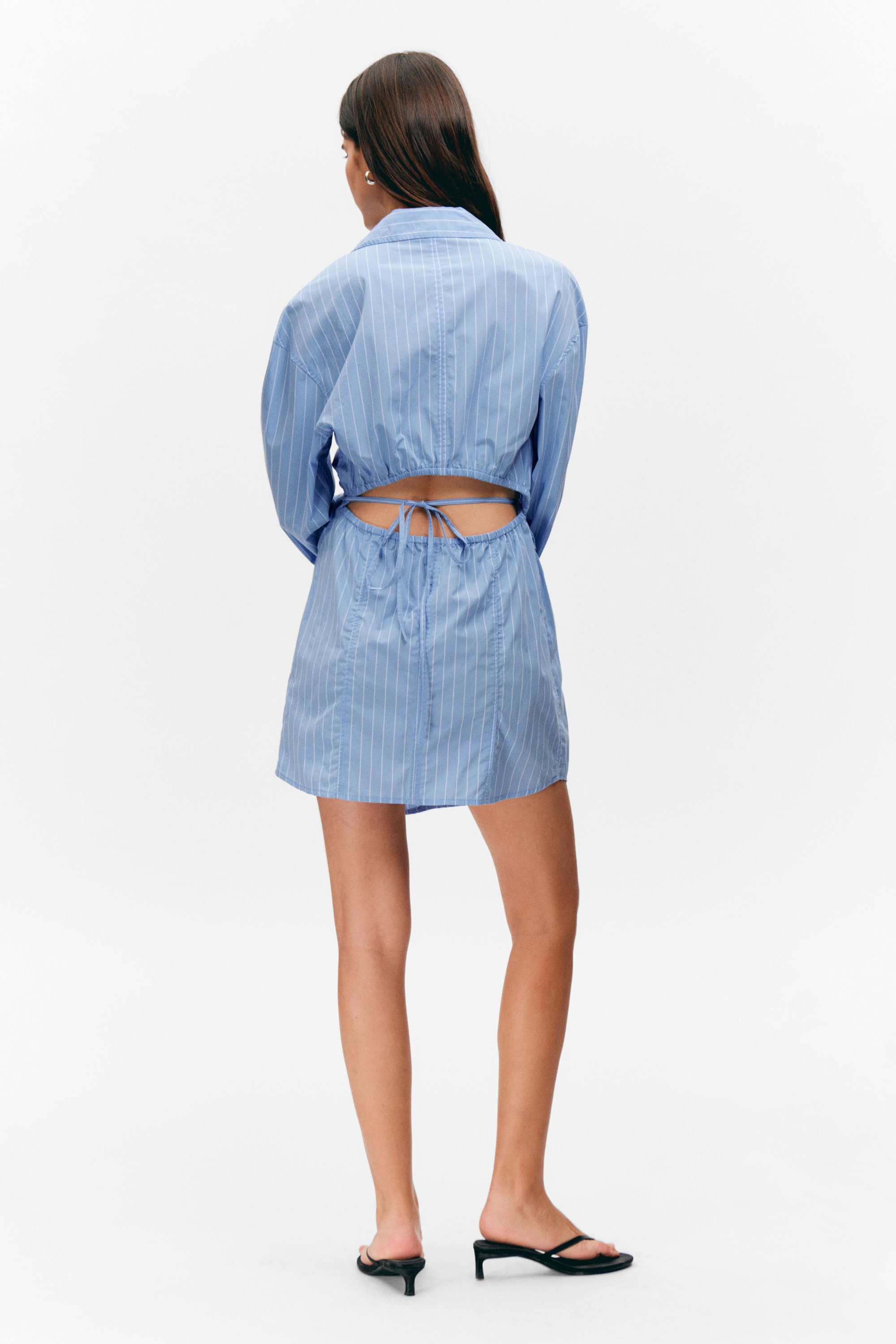 Hellblau mit Nadelstreifen - Langärmeliges Mini-Wickelkleid - 5