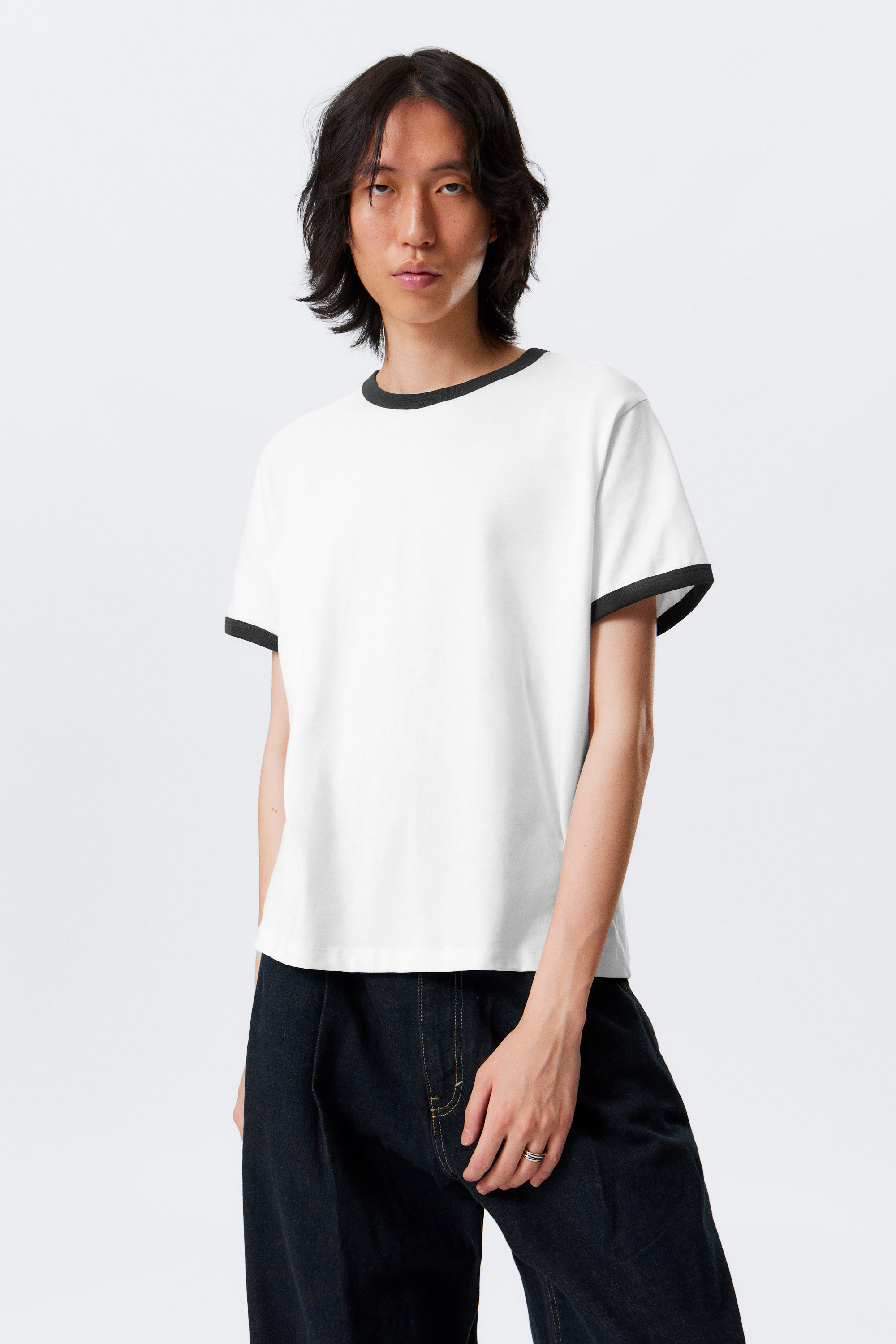 Zwart en wit - Katoenen T-shirt met contrasterende boord en korte mouwen - 1