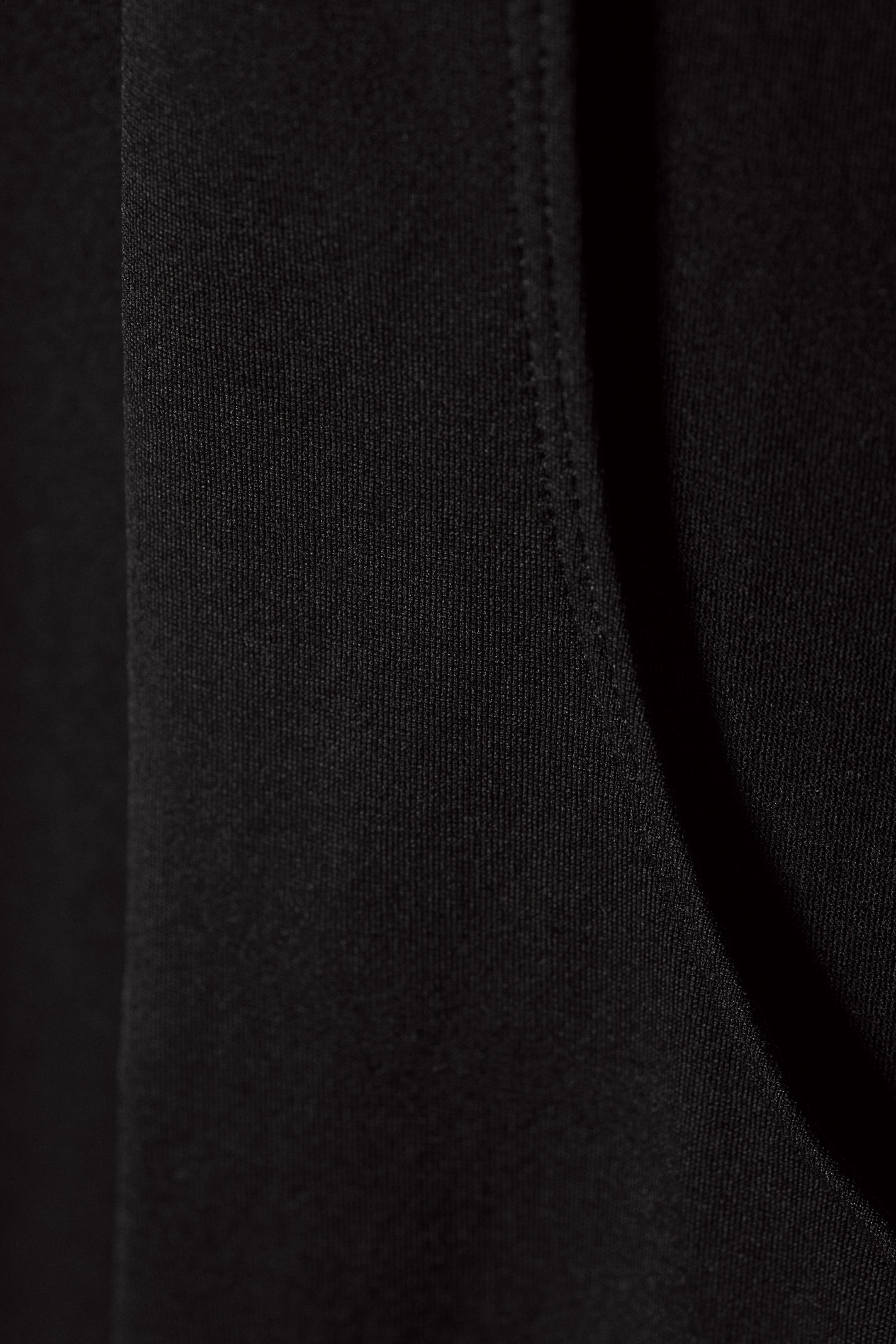 Black - Open Back Seamless Longsleeve Top - 2