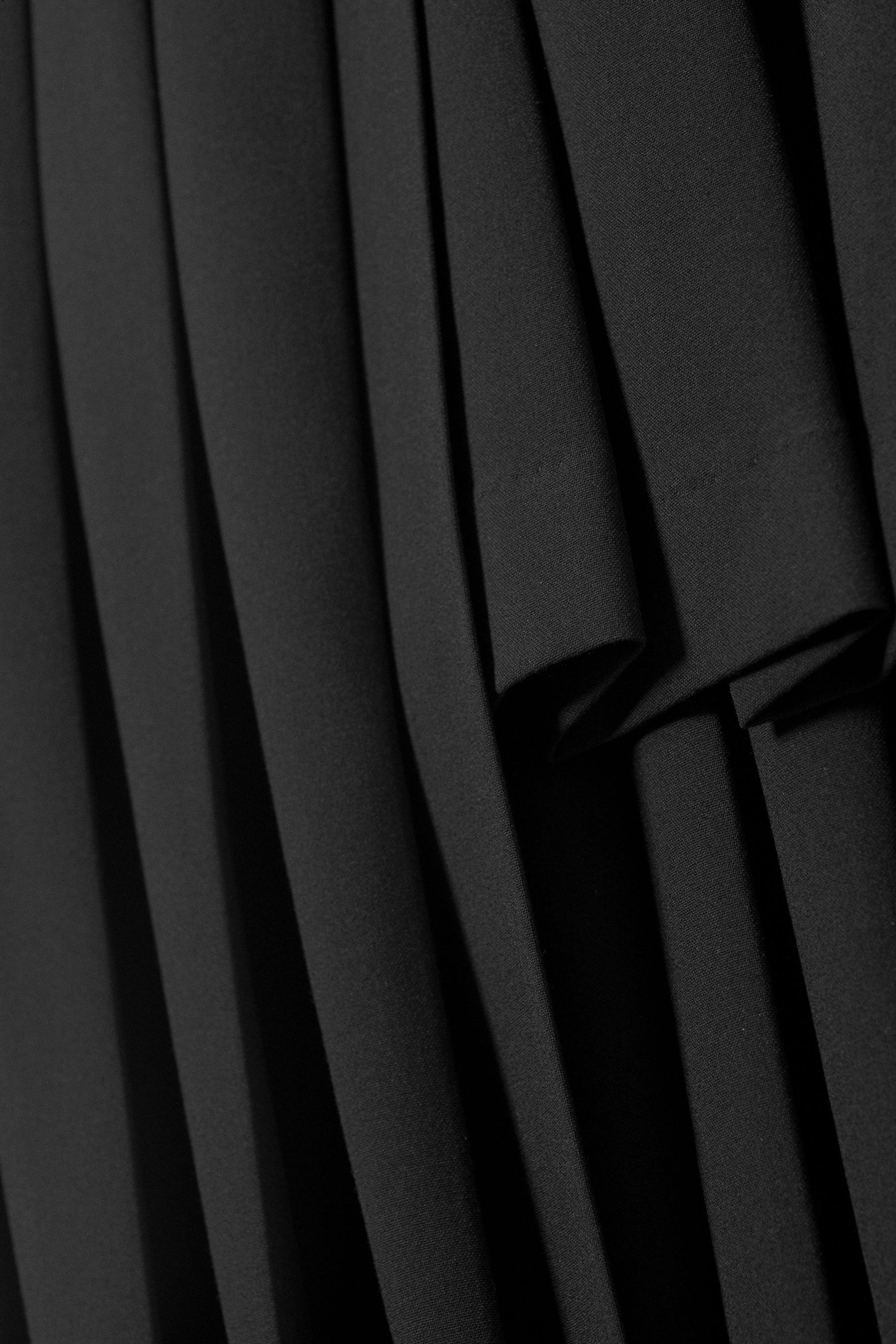 Black - Skylar Pleated Midi Skirt - 1