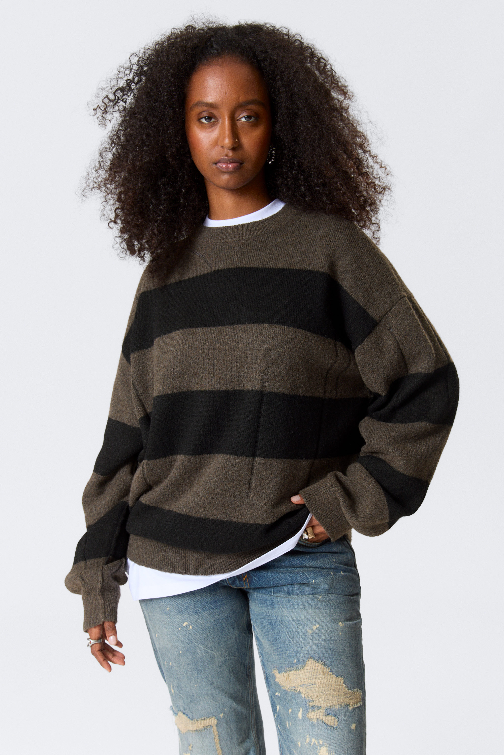 Braun & schwarz gestreift - Gestreifter Strickpullover im Used-Look - 1