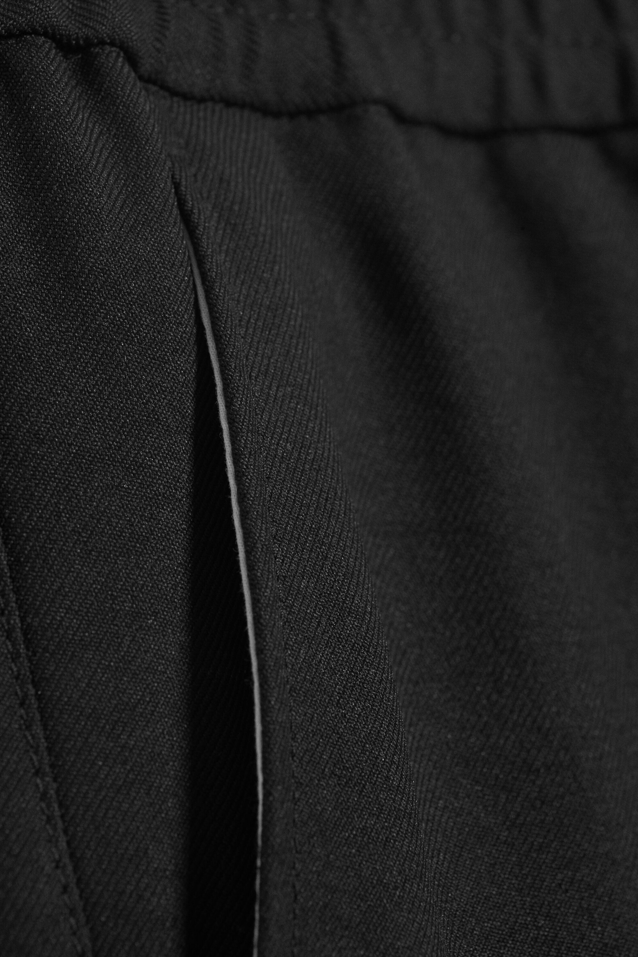 Zwart - Ruimvallende wijde pantalon met plooien - 5