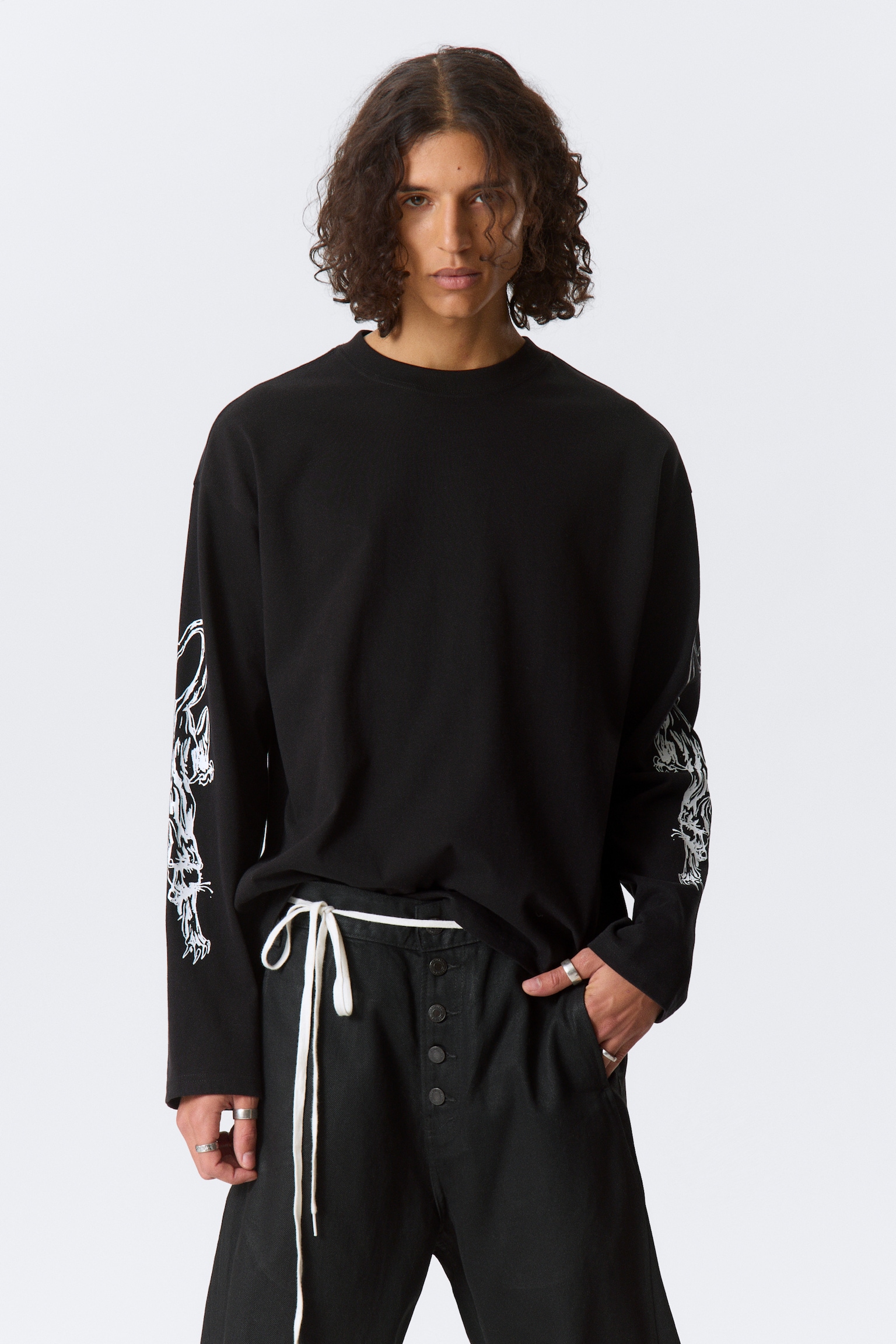 Great Boxy Graphic Long Sleeve T-shirt - Fekete - Angry Panthers/Fehér - Skull Flame/Sötétszürke - Sárkánymintás