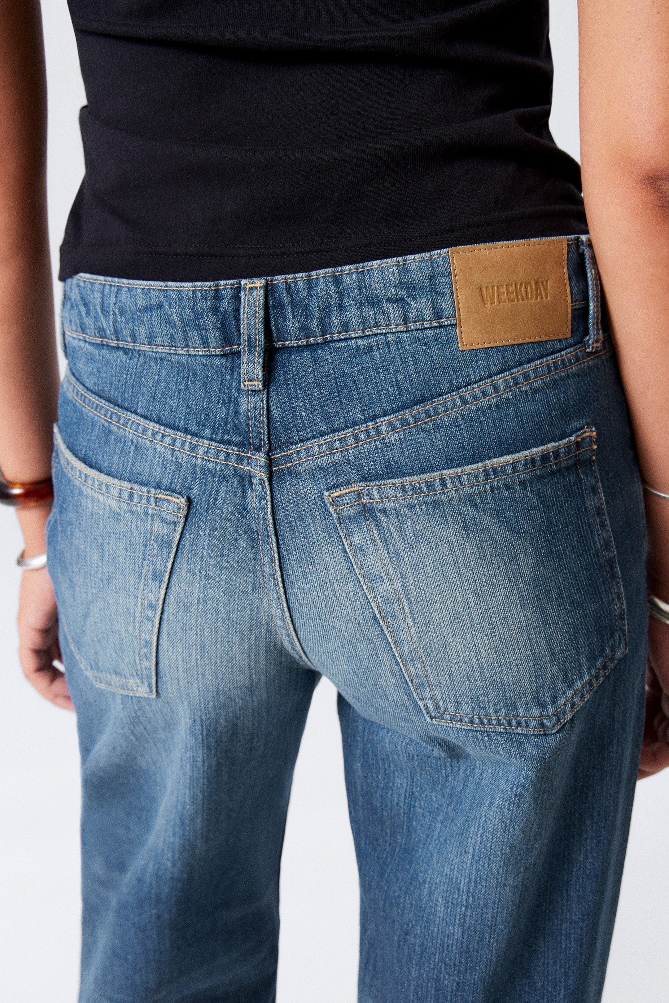 Größeres Bild anzeigen: Ample Low Waist Loose Wide Leg Jeans - Mine Blue - Mittelblau - Ladies | H&M AT 4