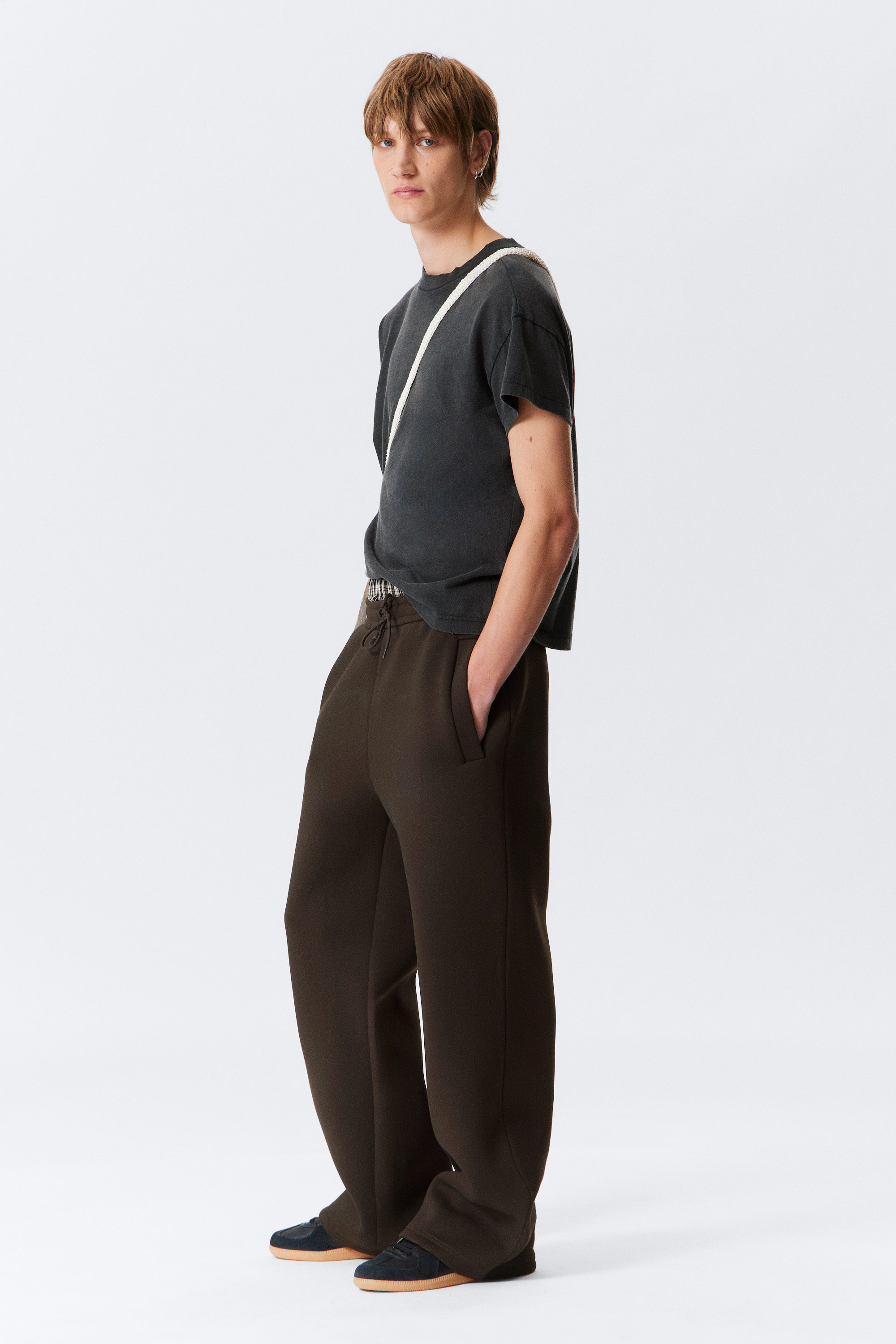 Dunkelbraun - Locker geschnittene Scuba-Sweatpants - 2