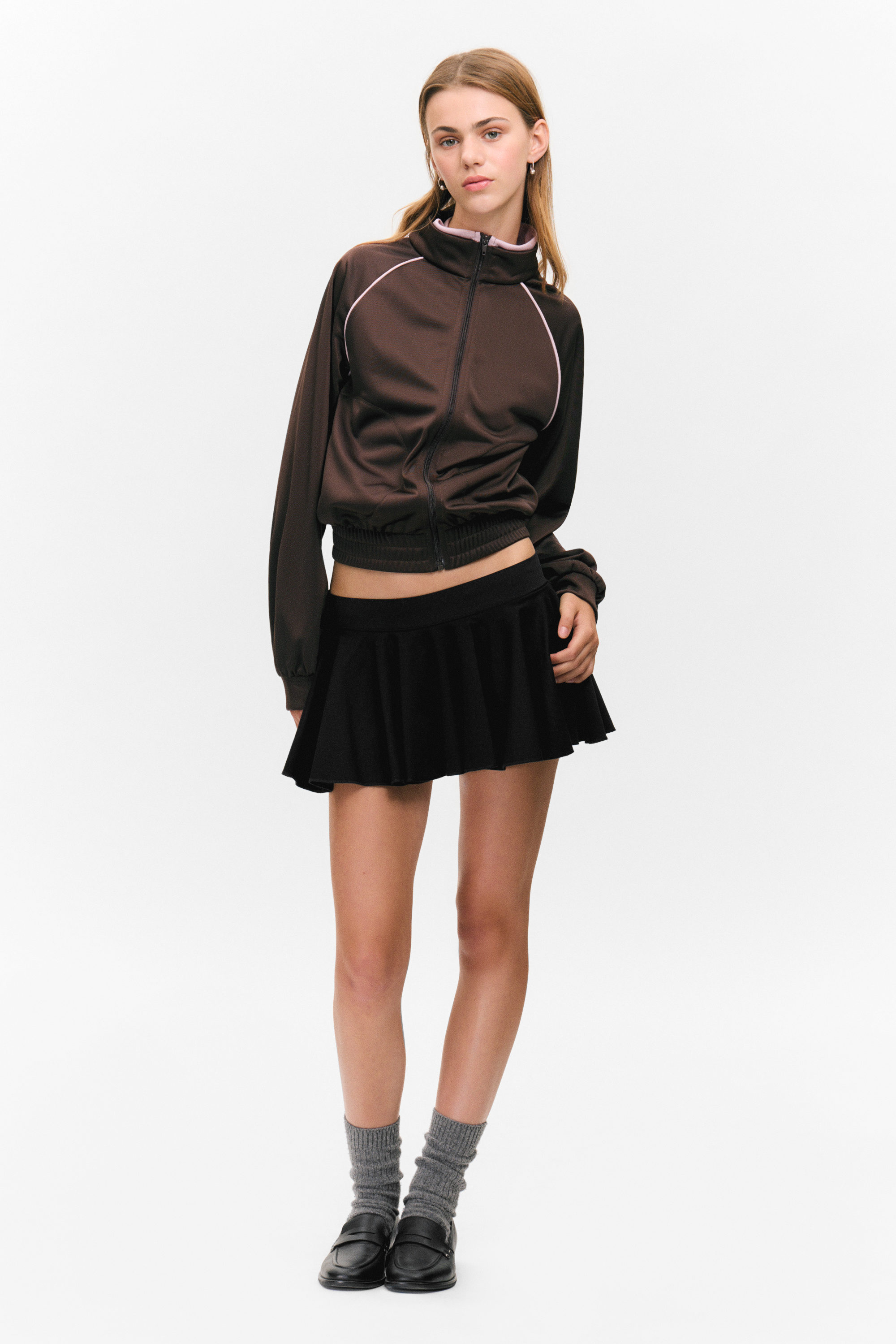 Schwarz - Ausgestellter Mini-Skort mit niedrigem Bund - 2
