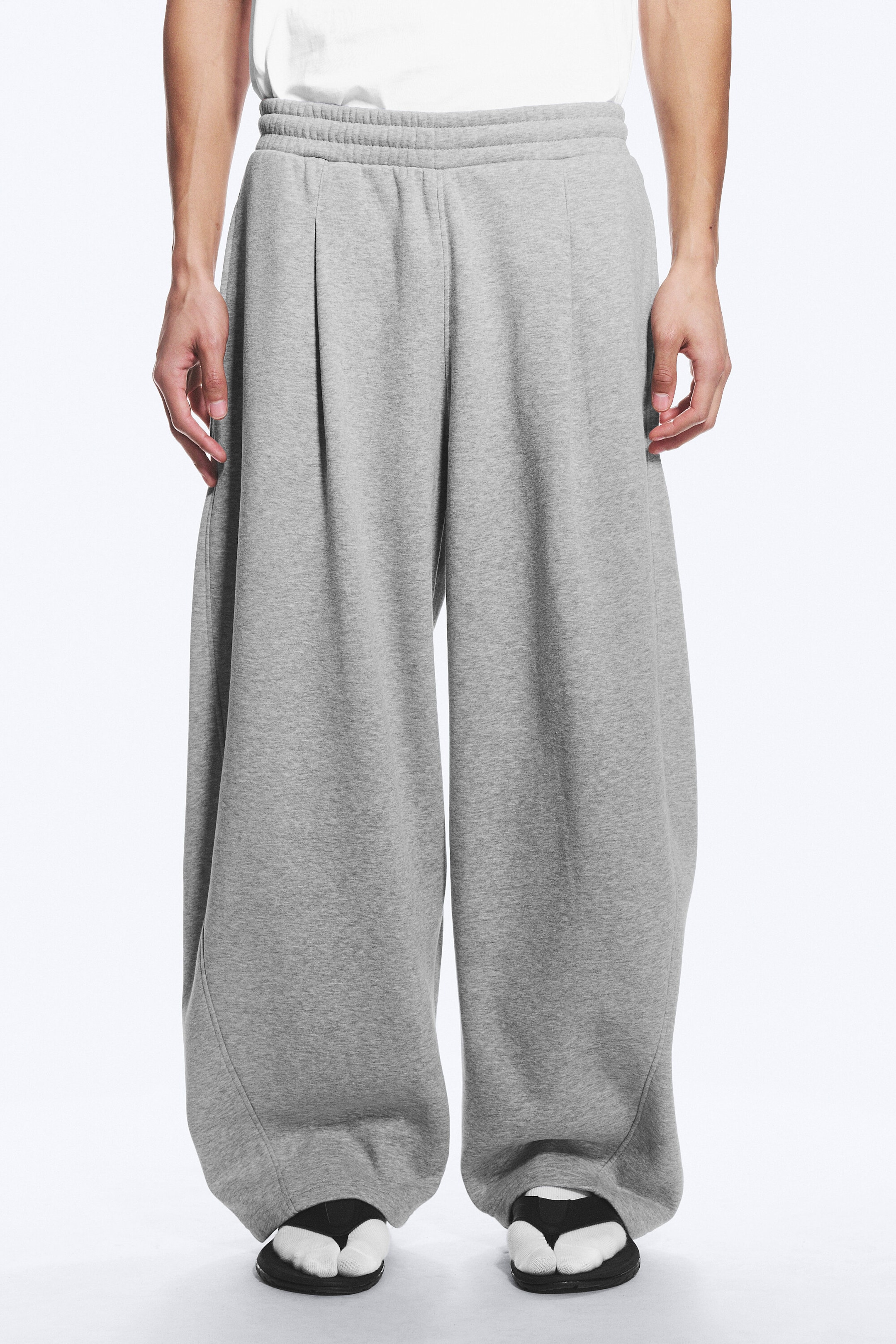 Grau meliert - Weite Sweatpants mit Bundfalten - 2