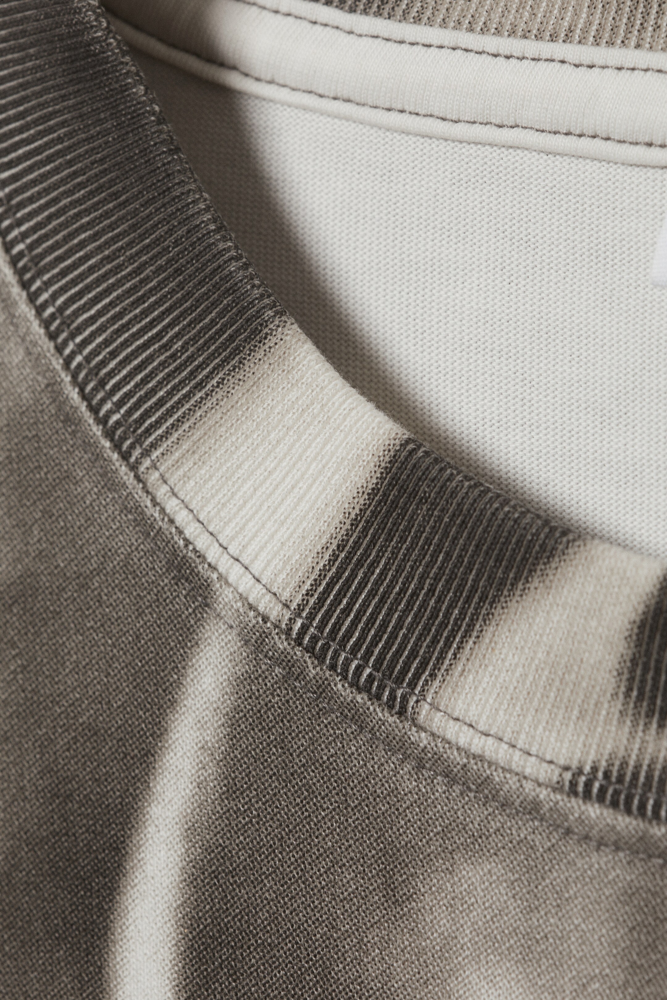 Agrandir l'image: T-shirt carré graphique à manches longues Great - Gris foncé - Imprimé dragon - HOMME | H&M FR 6