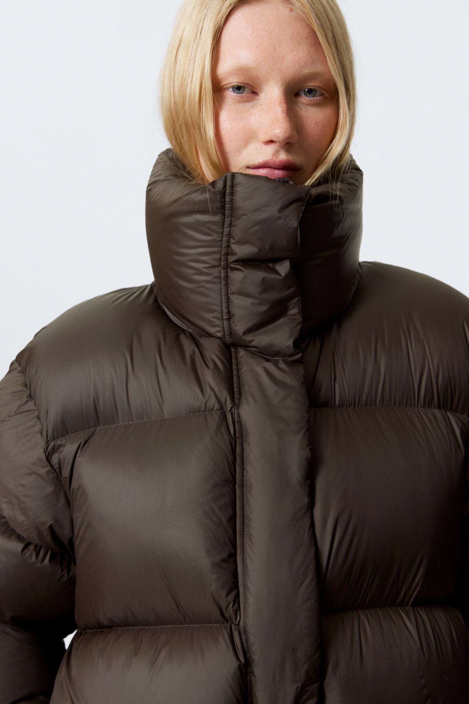 Oversized Pufferjacka med återvunnet dun - Mörkbrun - 3