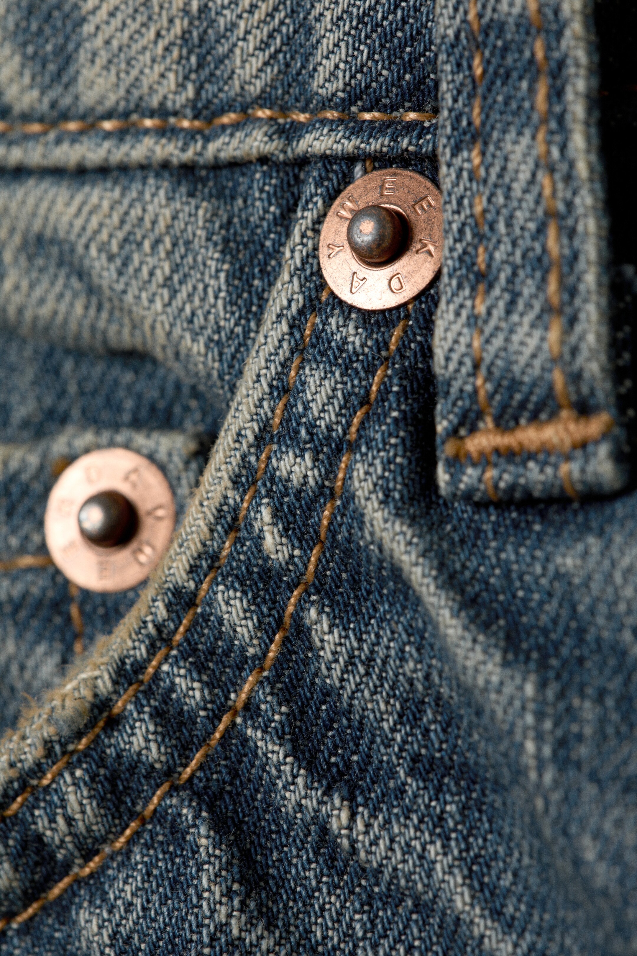 Visa större bild: Ample Low Waist Loose Wide Leg Jeans - Redondo Blue - Mellanblå - DAM | H&M SE 2