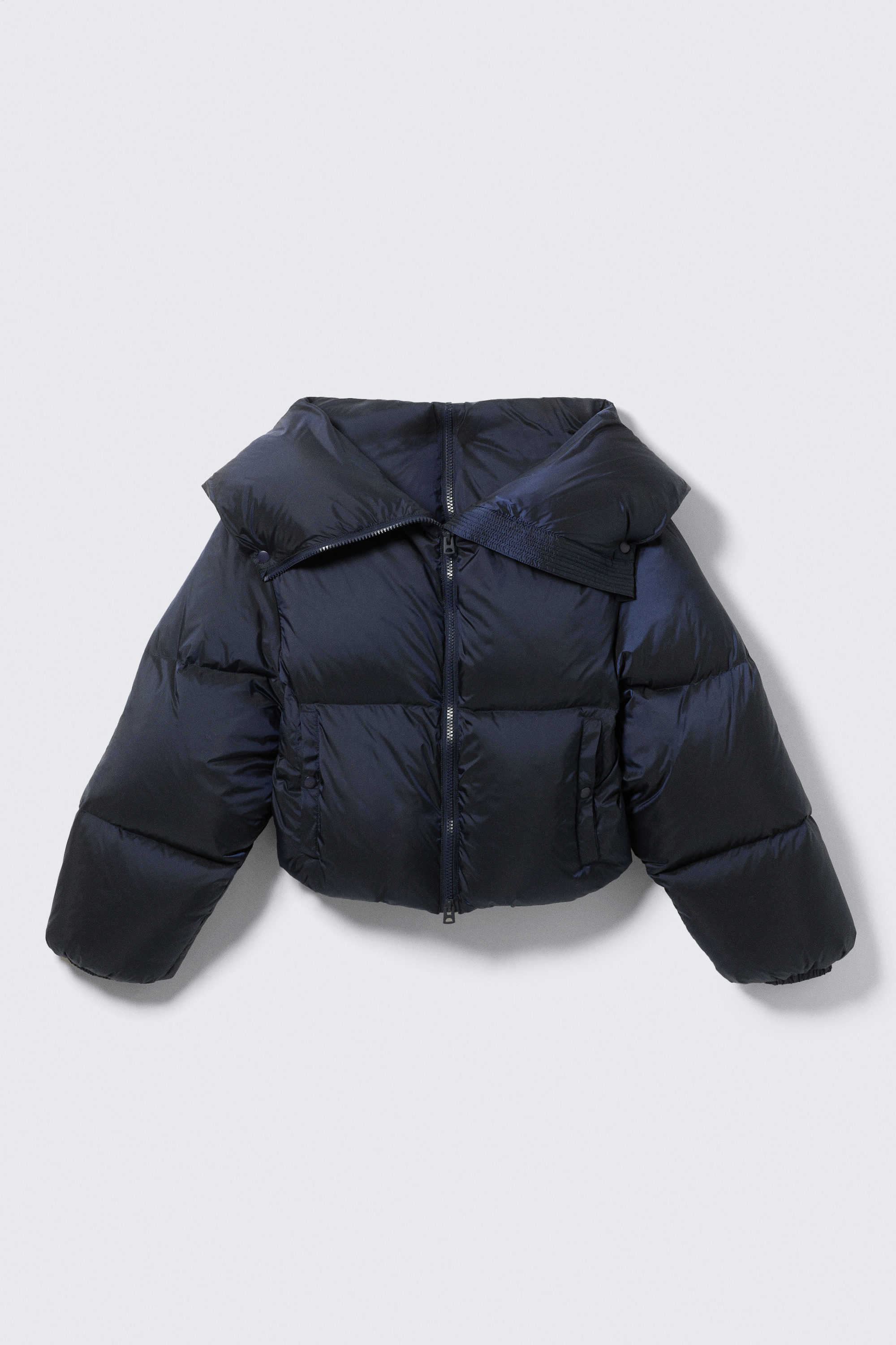 Dunkles Marineblau - Kurze Daunenjacke mit hohem Kragen - 1