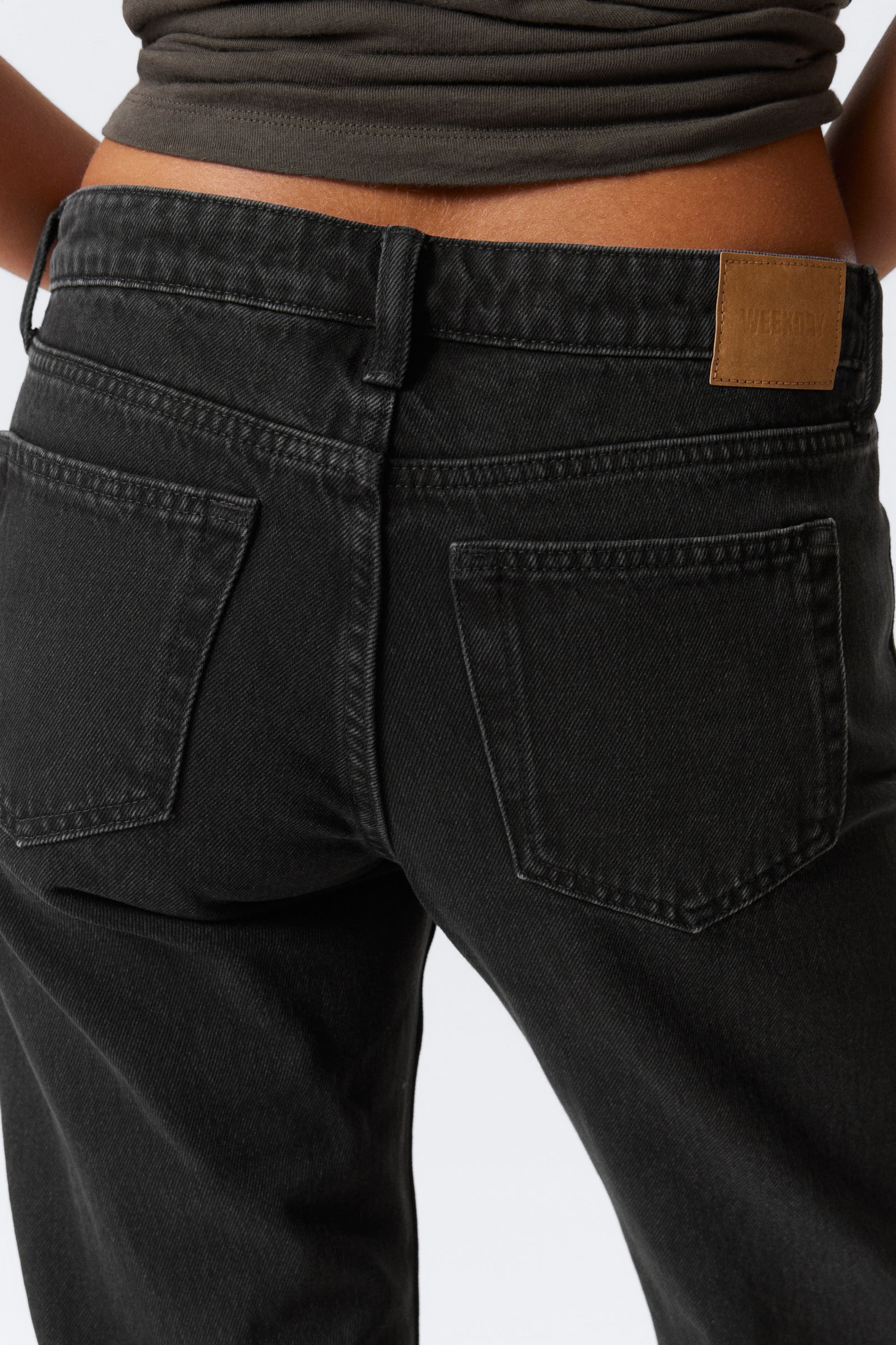Tuned Black - Black - Arrow Low Straight Jeans - 4