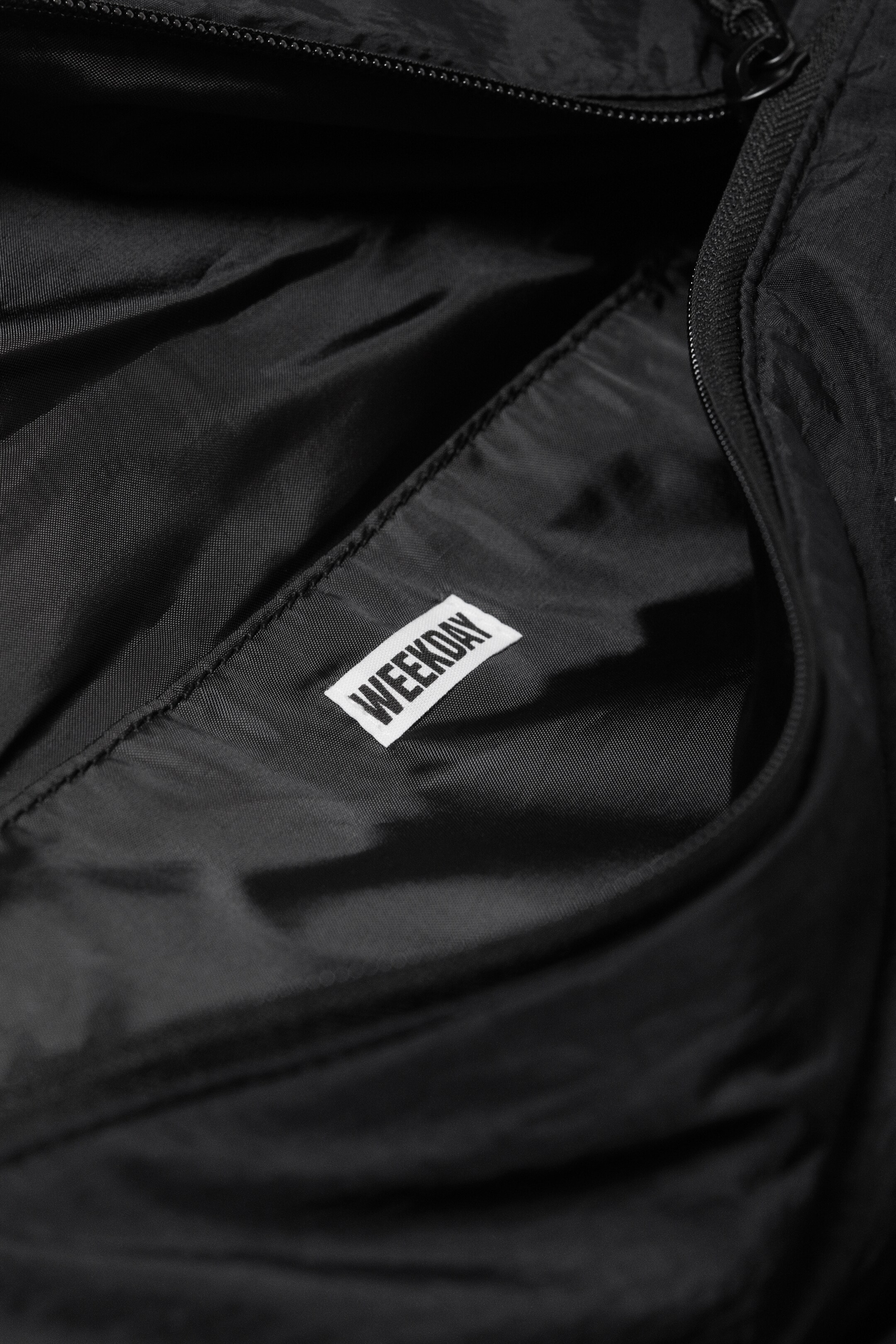 Visualizza immagine più grande: Samir Large Padded Crossbody Bag - Nero - UOMO | H&M IT 2