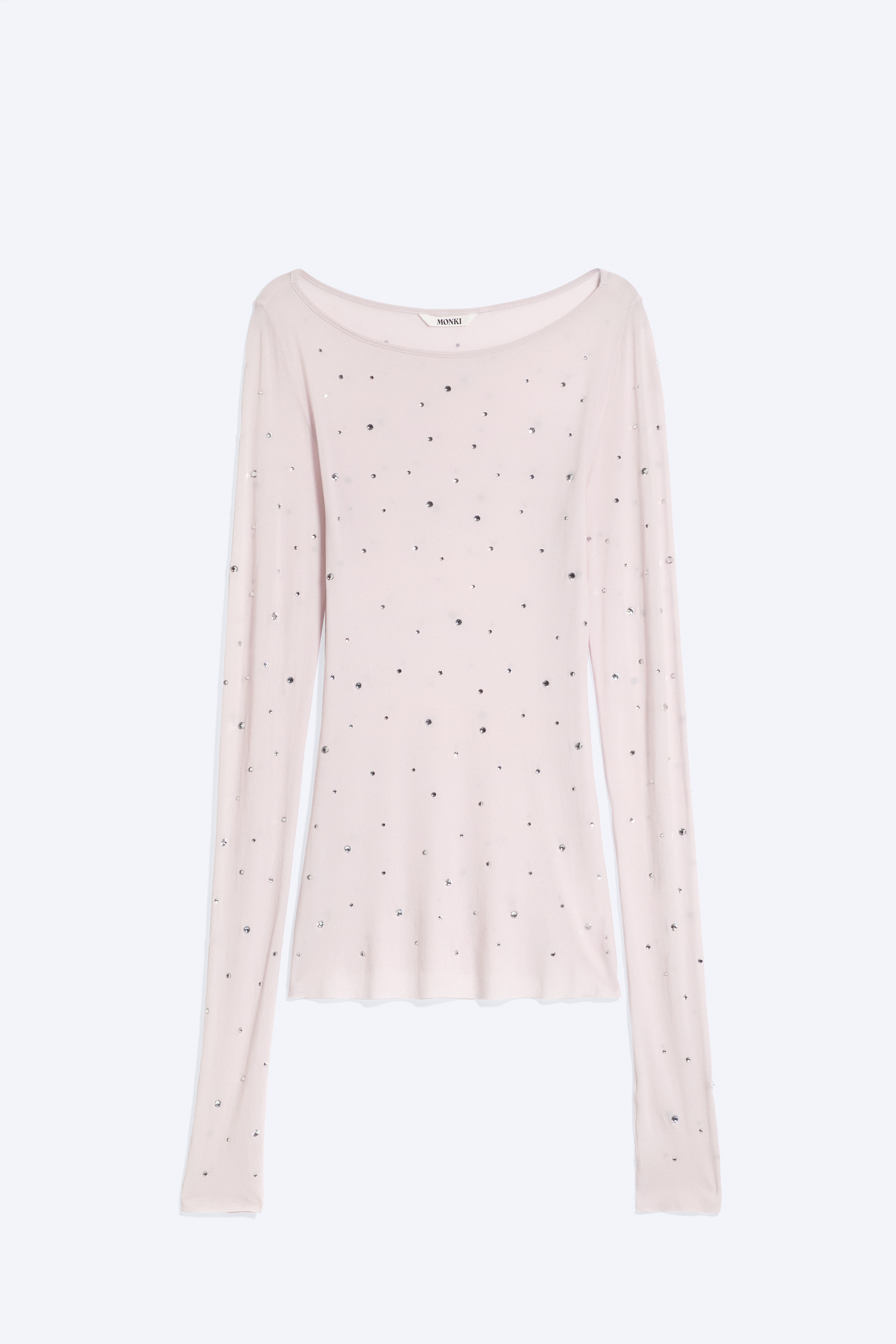 Uma camisola slim fit, em rosa claro, semitransparente, com decote barco, mangas compridas e aplicaÃ§Ãµes de strass dispersas, estÃ¡ a ser usada pela modelo. A camisola estÃ¡ sobreposta a uma peÃ§a interior escura e combinada com jeans pretos.