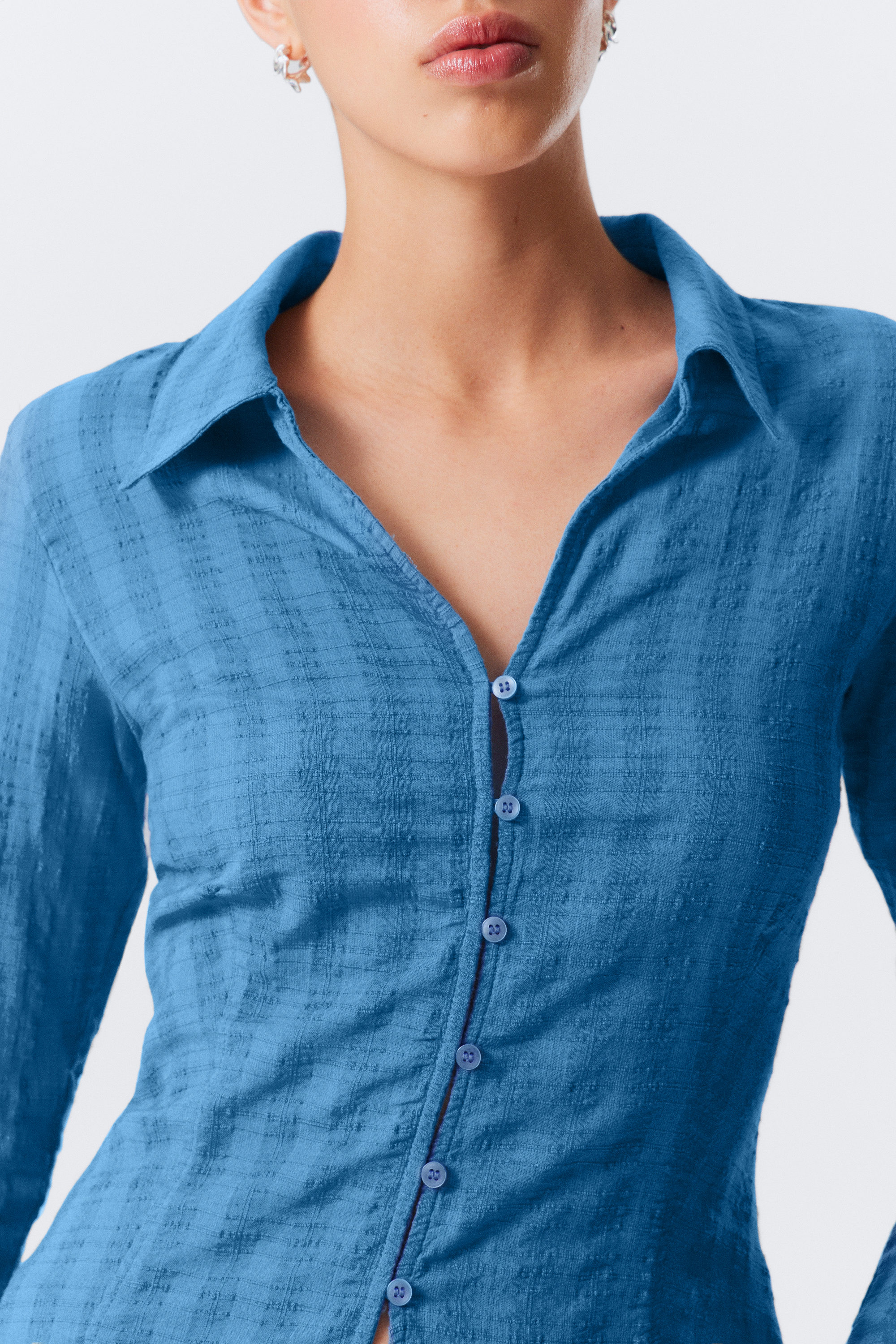 Blau - Strukturierte Bluse mit schmaler Passform - 2
