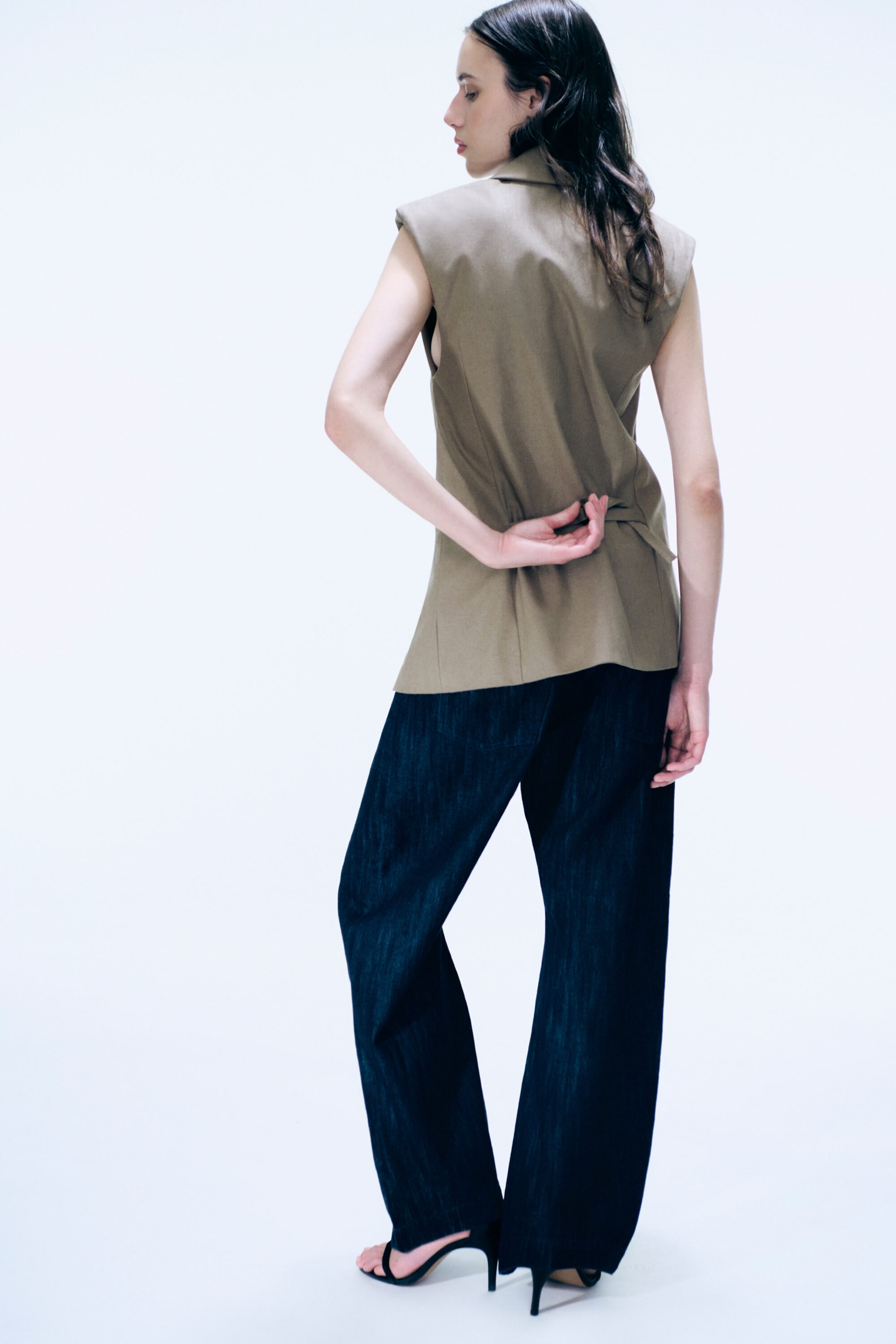 Dark Beige - Relaxed Linen blend vest - 3