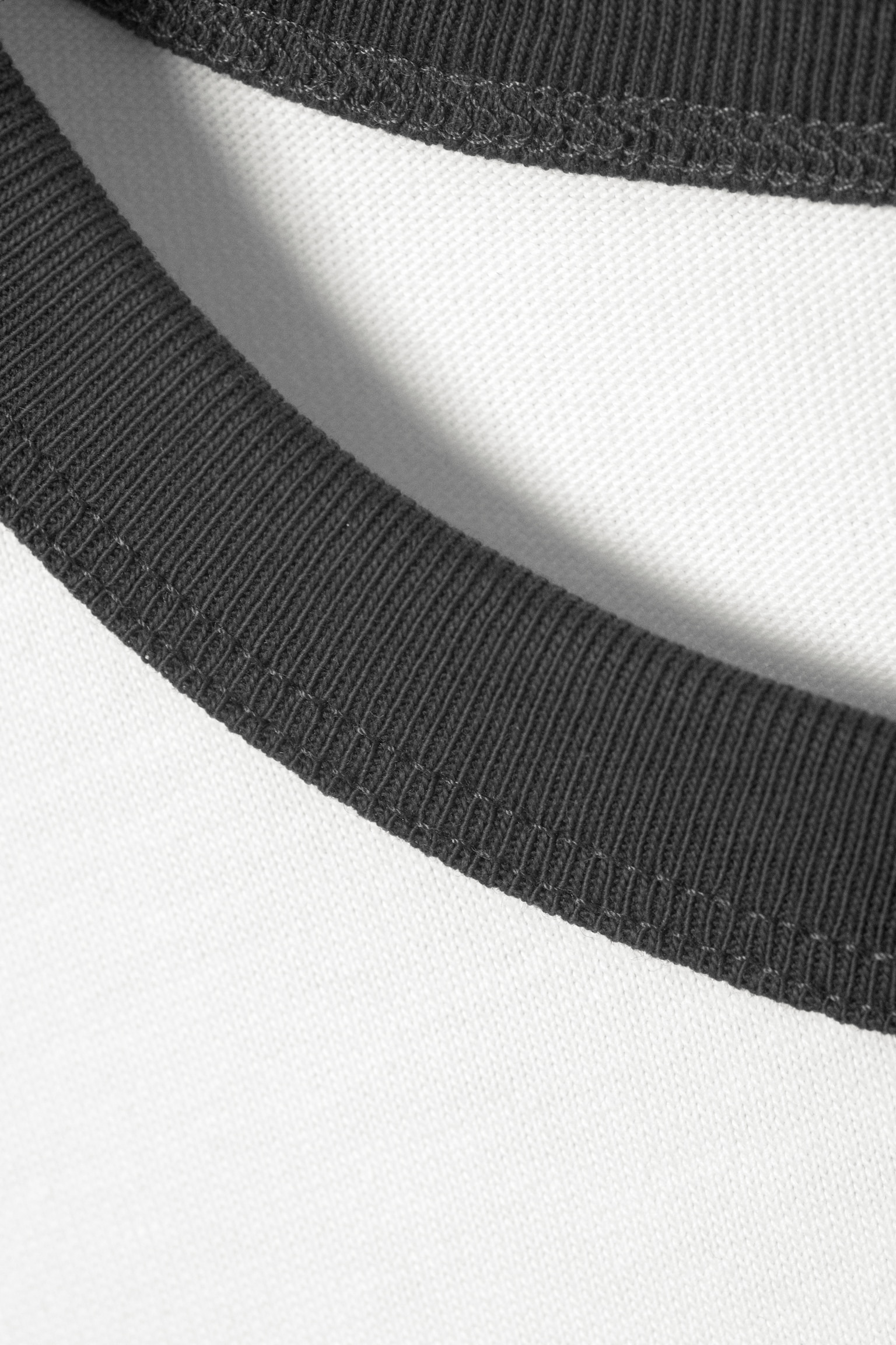 Short-Sleeved Contrast Trim Cotton T-shirt - Black & White/Dark Blue - 5
