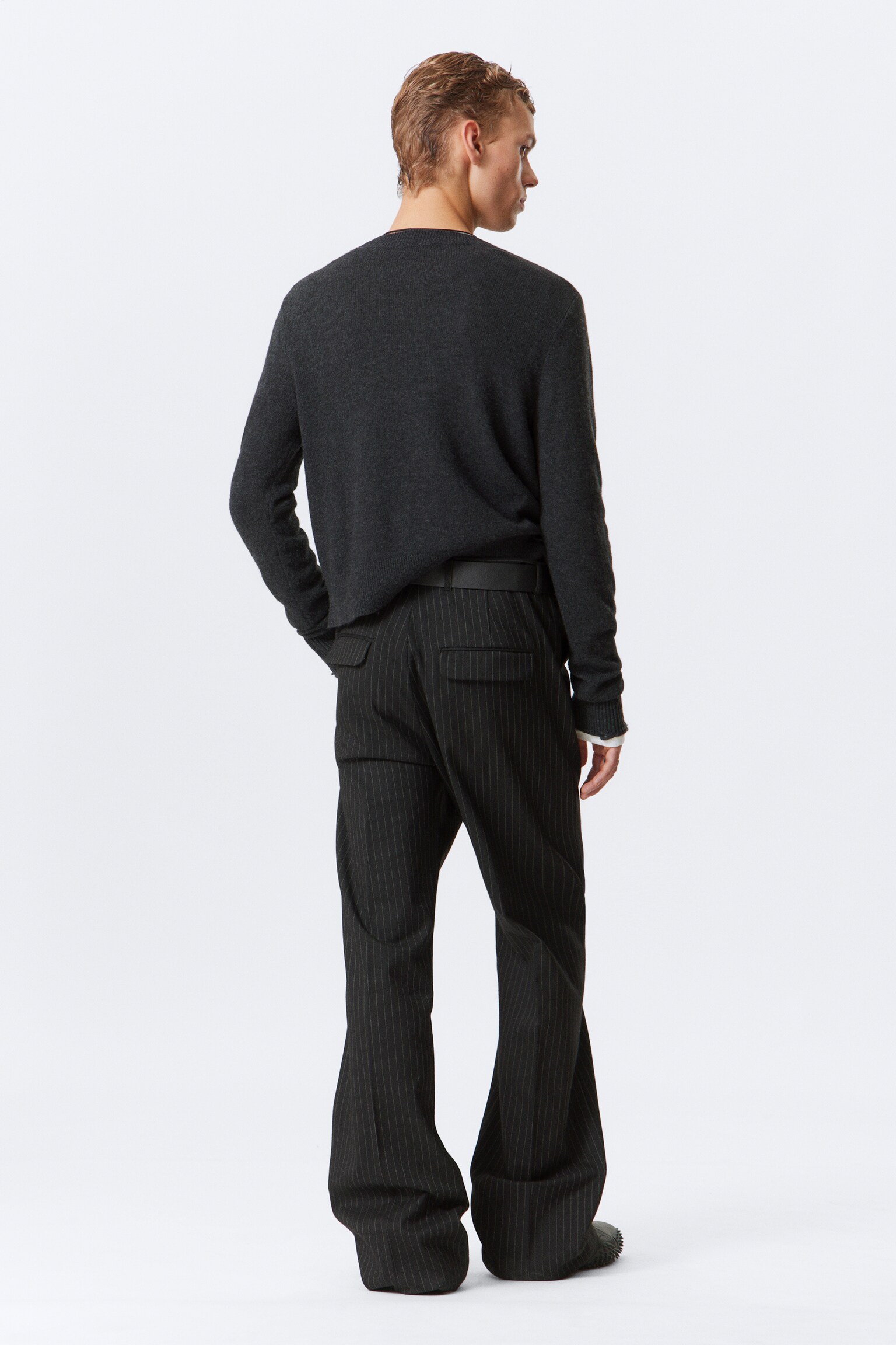 Plisowane spodnie garniturowe Relaxed - Black Pinstripe - 6