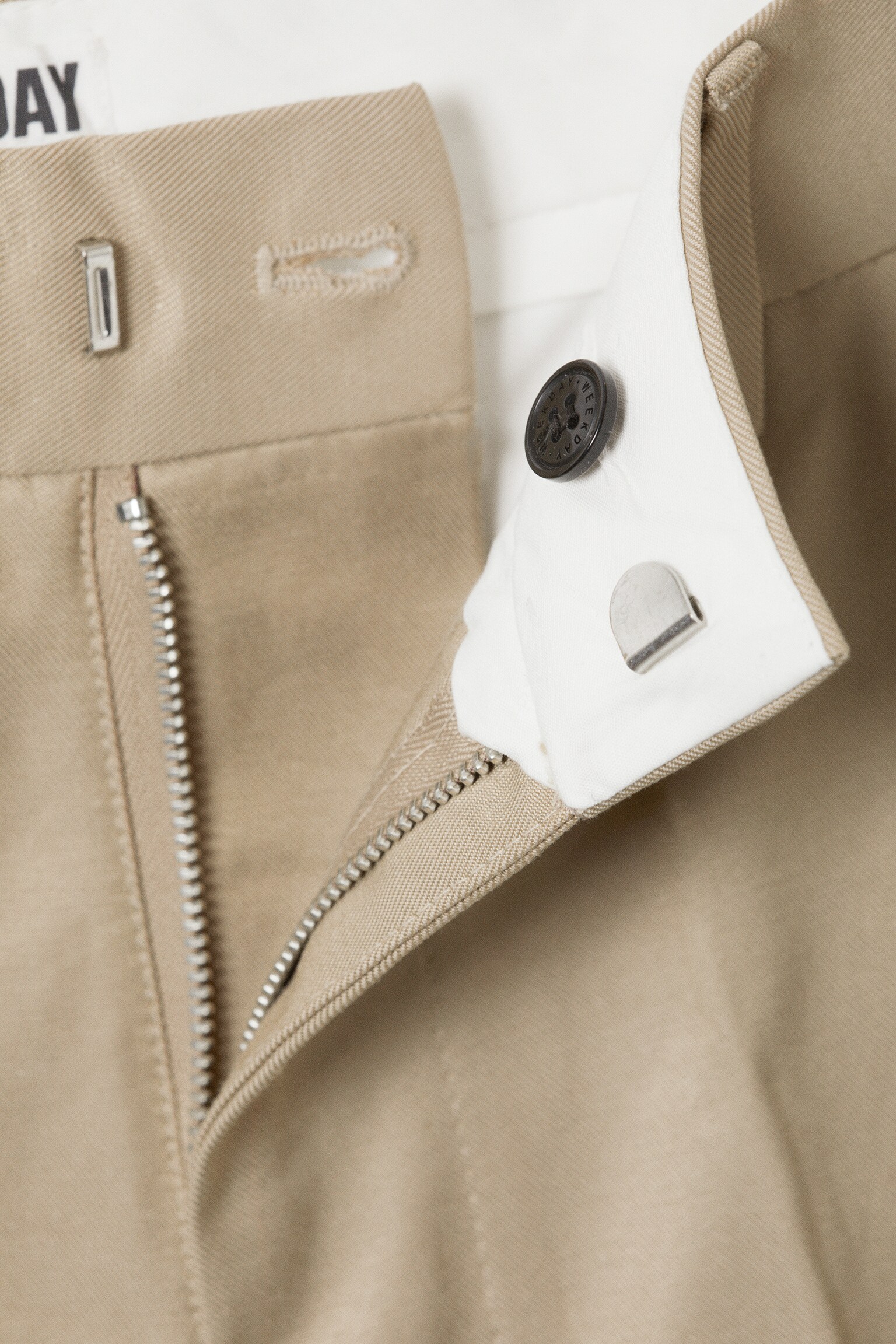 Loose Fit Tailored Suiting Shorts - Beige/Black - 2