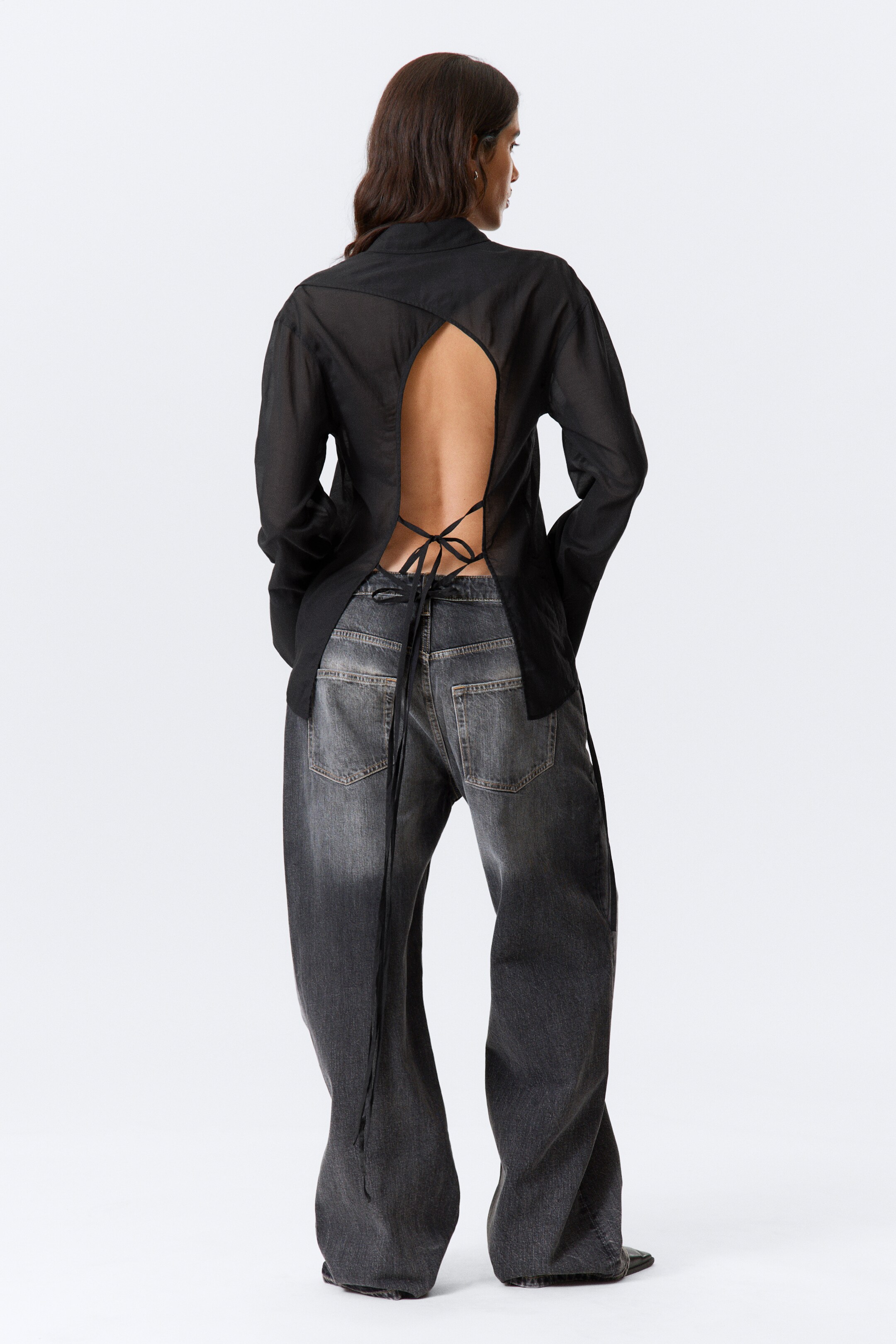 Näytä suurempi kuva: Pitkähihainen avoselkäinen solmitoppi - Musta - NAISET | H&M FI 3