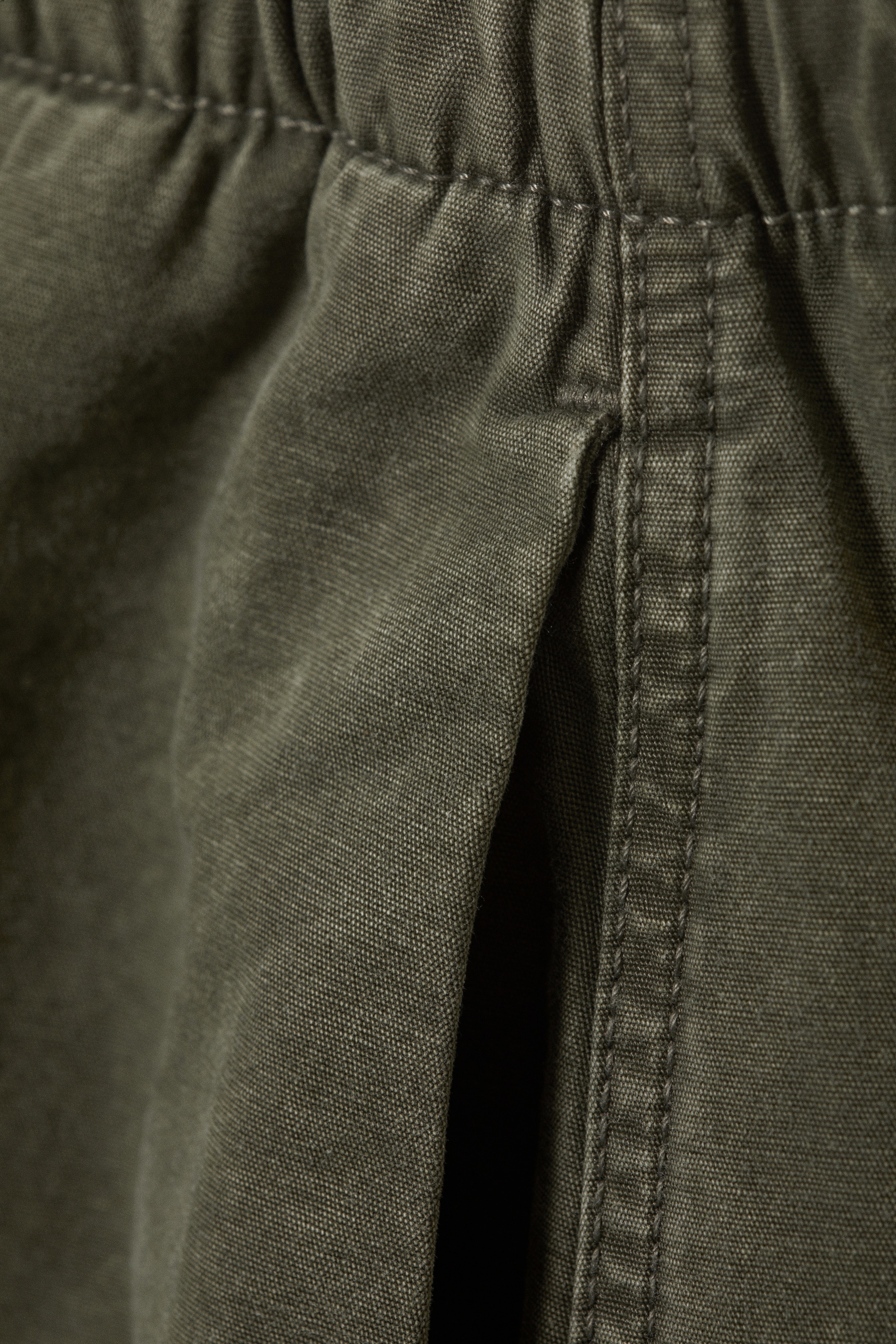 Größeres Bild ansehen: Baggy-Hose aus washed Canvas mit niedrigem Bund - Verwaschenes dunkles Khakigrün - Ladies | H&M DE 5
